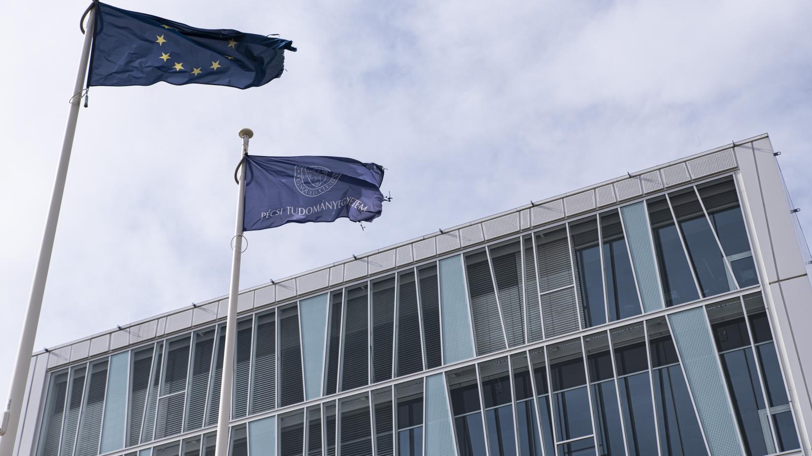 A kuratóriumokba ültetett fideszesek miatt az EU úgy látta: a modellváltó egyetemek elvesztették autonómiájukat