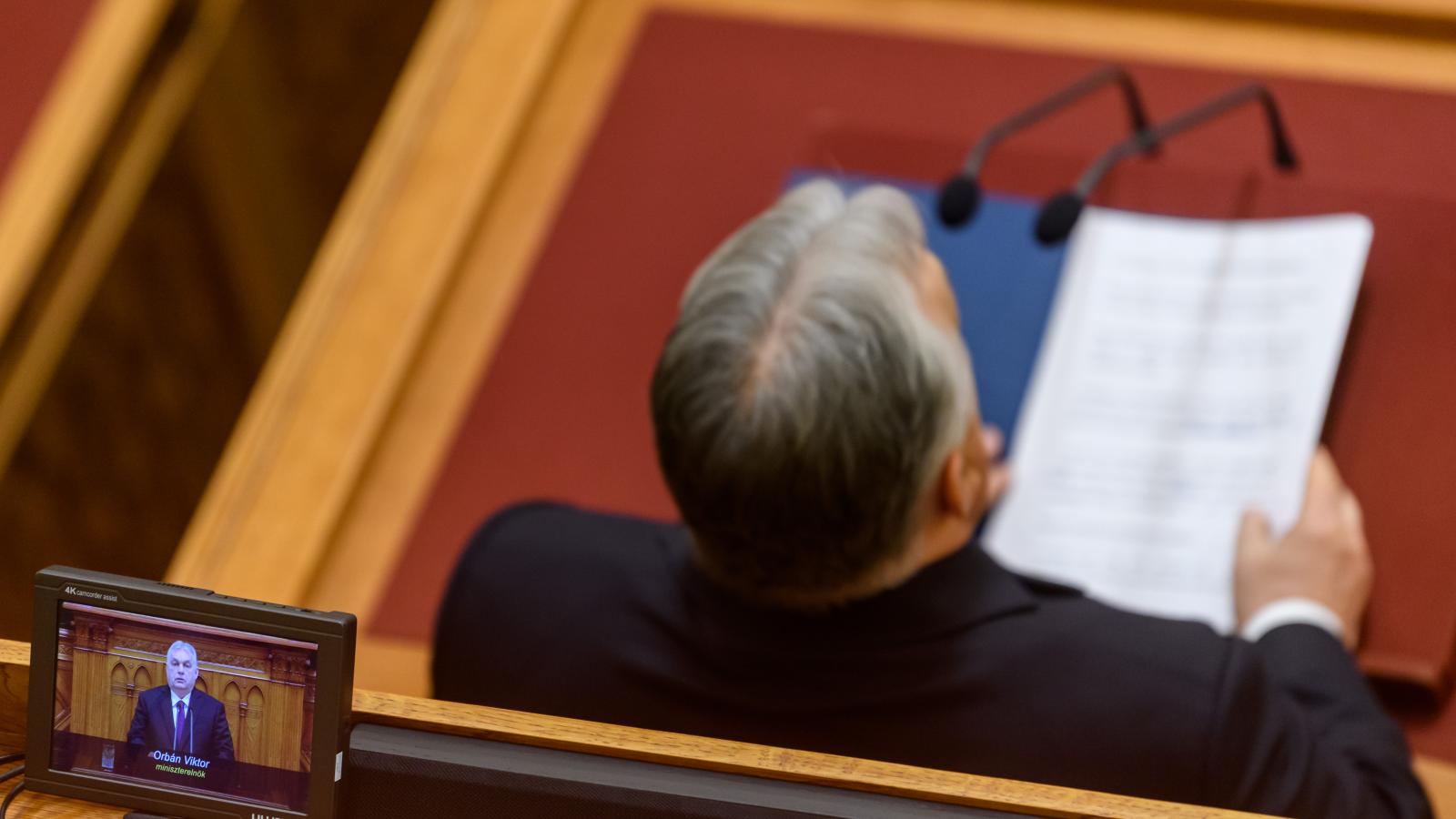 Beszél a kormányfő. Egyesek szerint utoljára ebben a minőségében