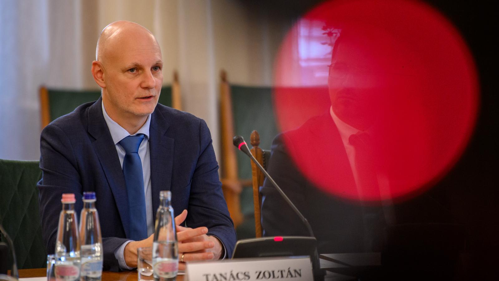 Tanács Zoltán tudományos és technológiai miniszterjelölt kinevezés előtti meghallgatásán az Országgyűlés digitalizációs és technológiai bizottságának ülésén az Országházban 2026. május 11-én.