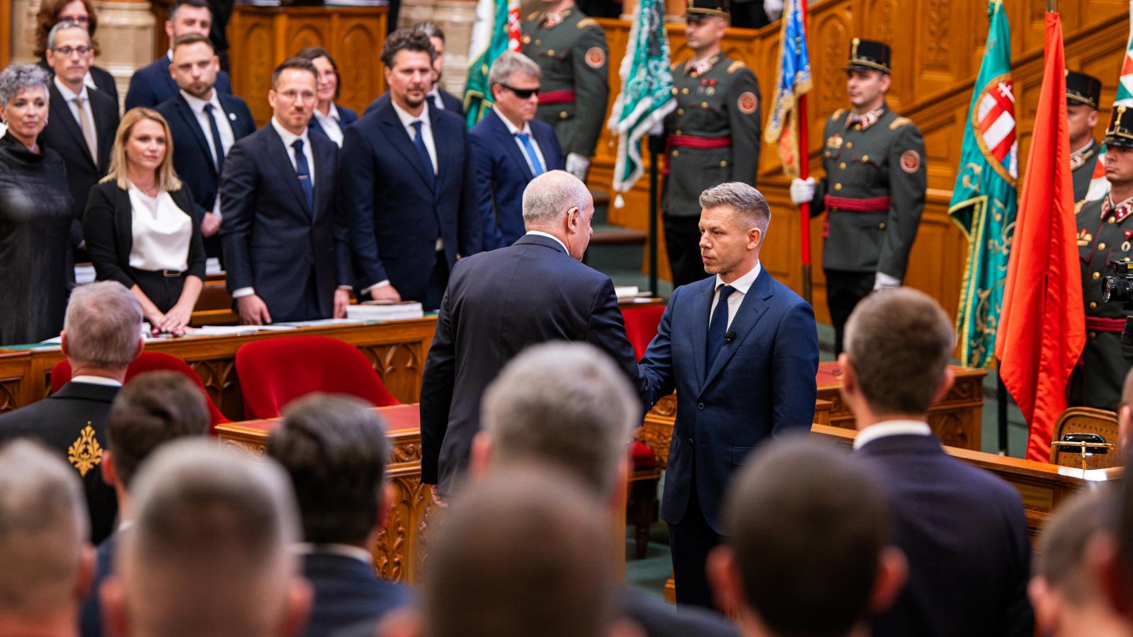 Magyar Péter és Sulyok Tamás az Országgyűlés alakuló napján, május 9-én