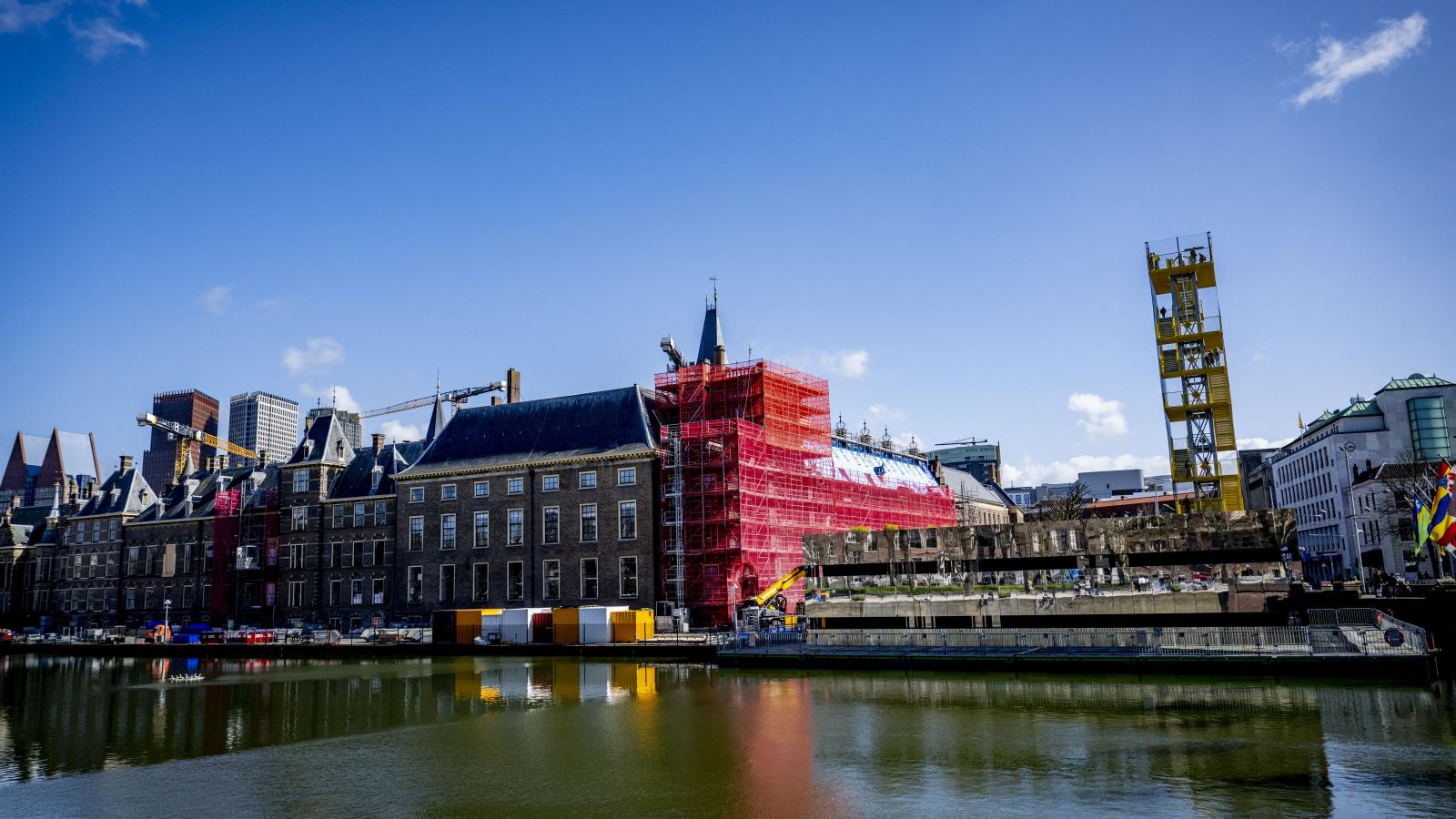 A hágai Binnenhof idén is renoválás alatt áll