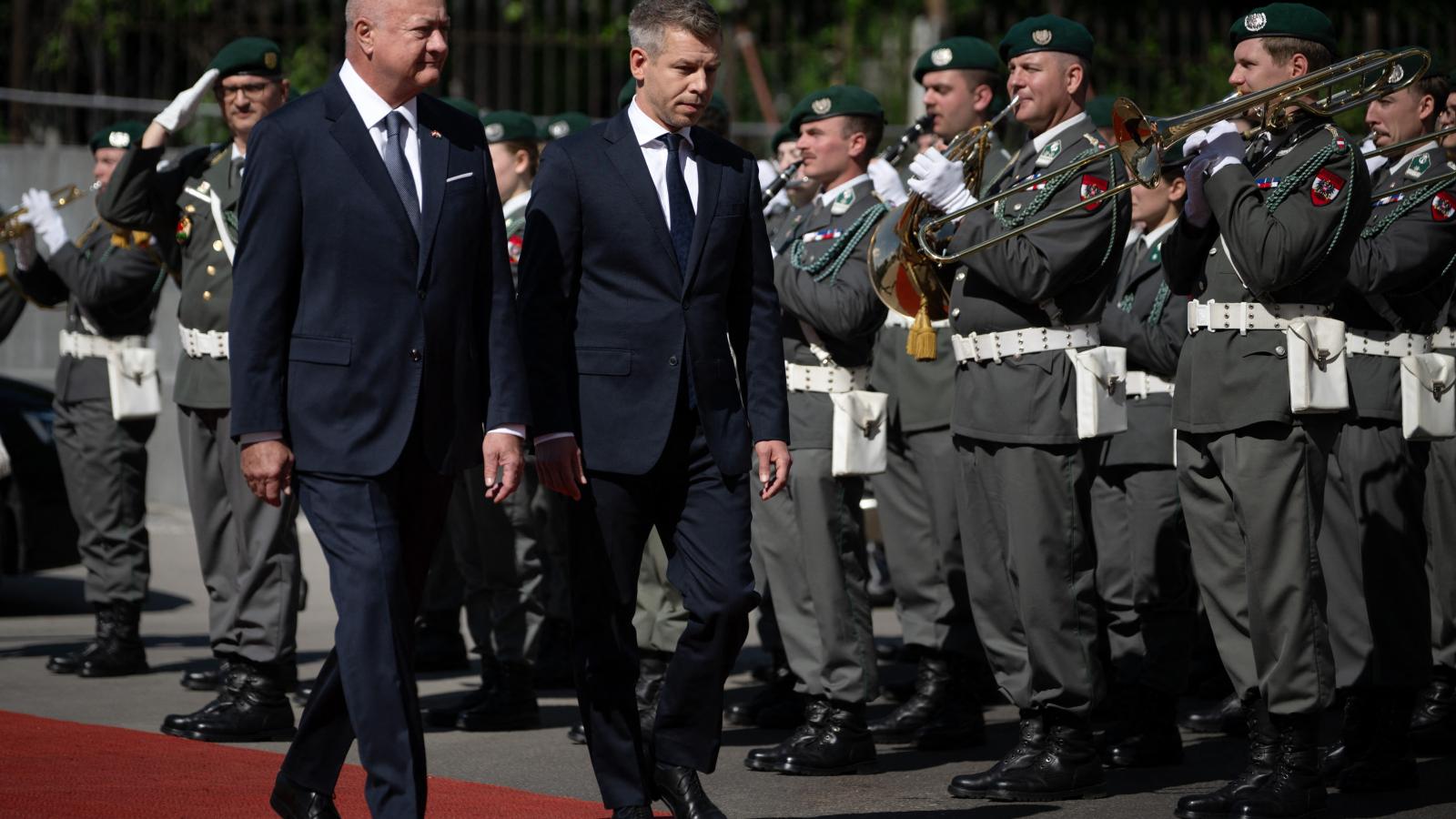 Christian Stocker osztrák kancellár fogadja Magyar Péter miniszterelnököt Bécsben, 2026. május 21-én