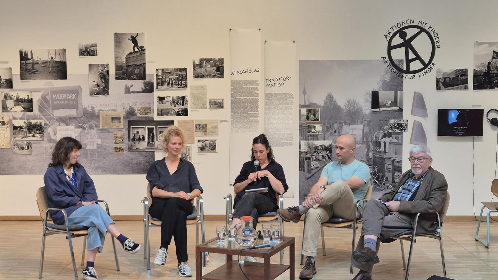 Fischer Judit, 
Rácz Dominika, Rácz Júlia moderátor, 
Tóth Bence és
Trencsényi László a kerekaszta-beszélgetésen
