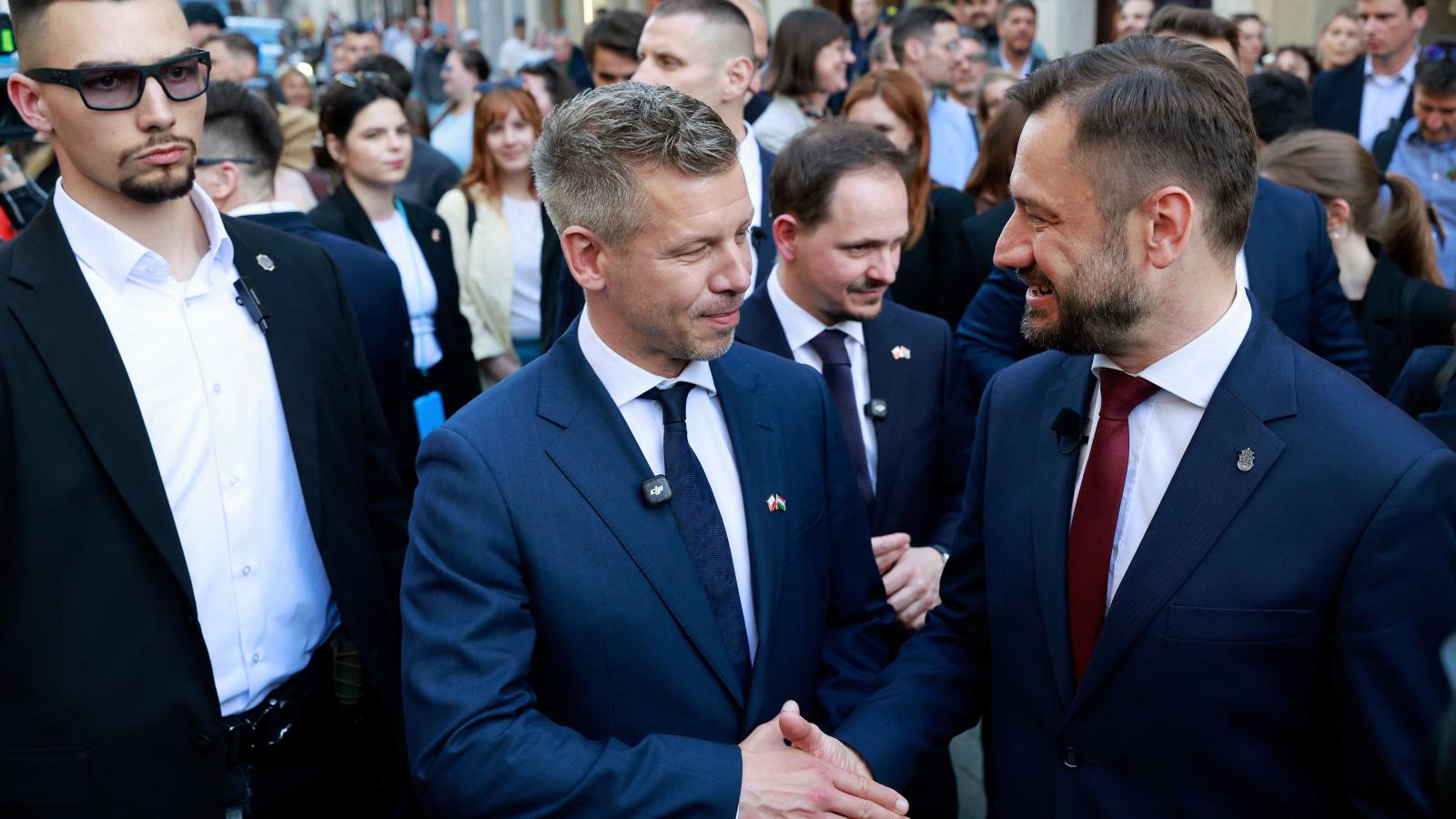Múlt kedden még polgármesterként üdvözölte Magyar Péter miniszterelnököt Krakkóban Aleksander Miszalski (jobbra)