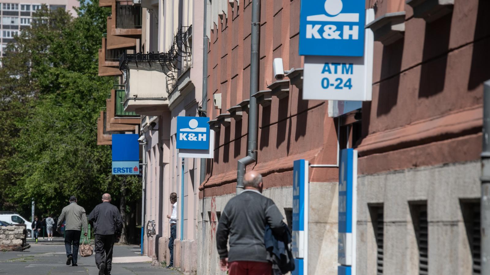 Lesz olyan bank, biztosító, amelyik a tavalyról elmaradt emelést is pótolja