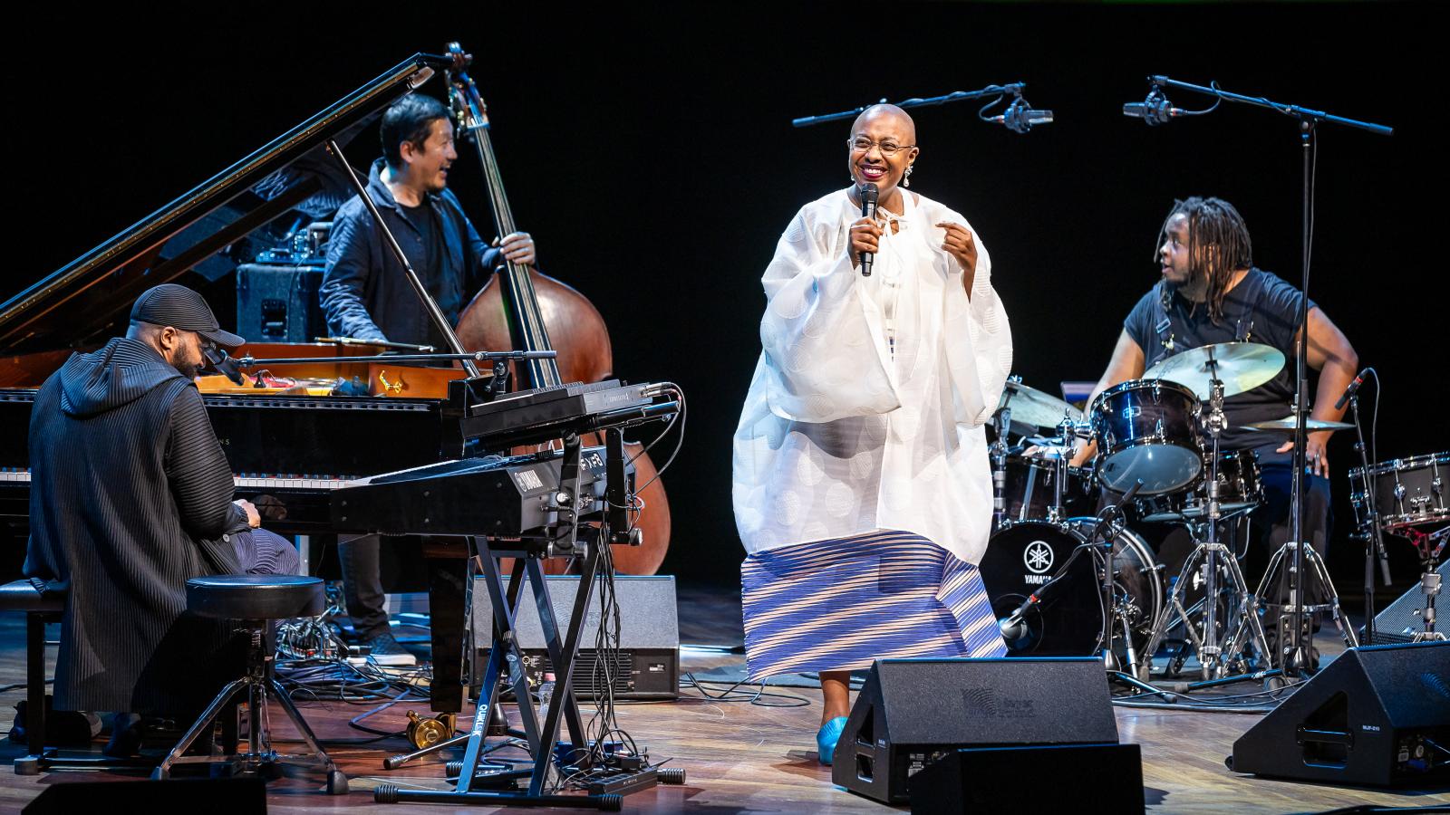 Cécile McLorin Salvant nem díva, hanem egy született musicus ludens, a DNS-ében hordozza a játékos muzikalitást