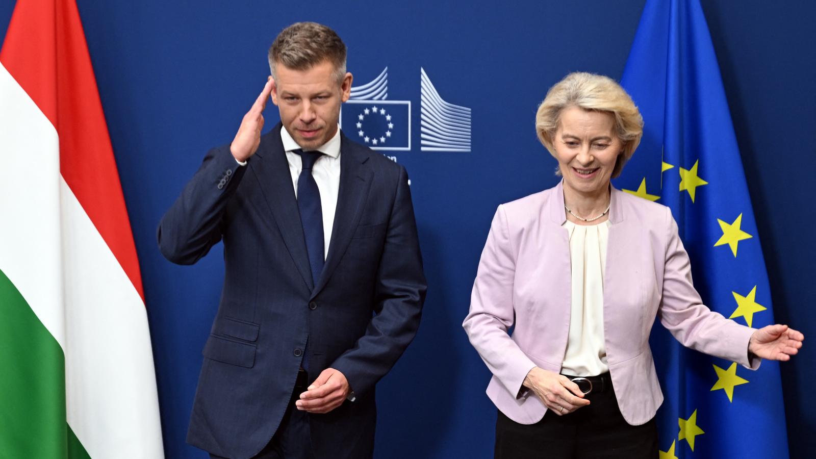 Magyar Péter és Ursula von der Leyen Brüsszelben május 29-én 