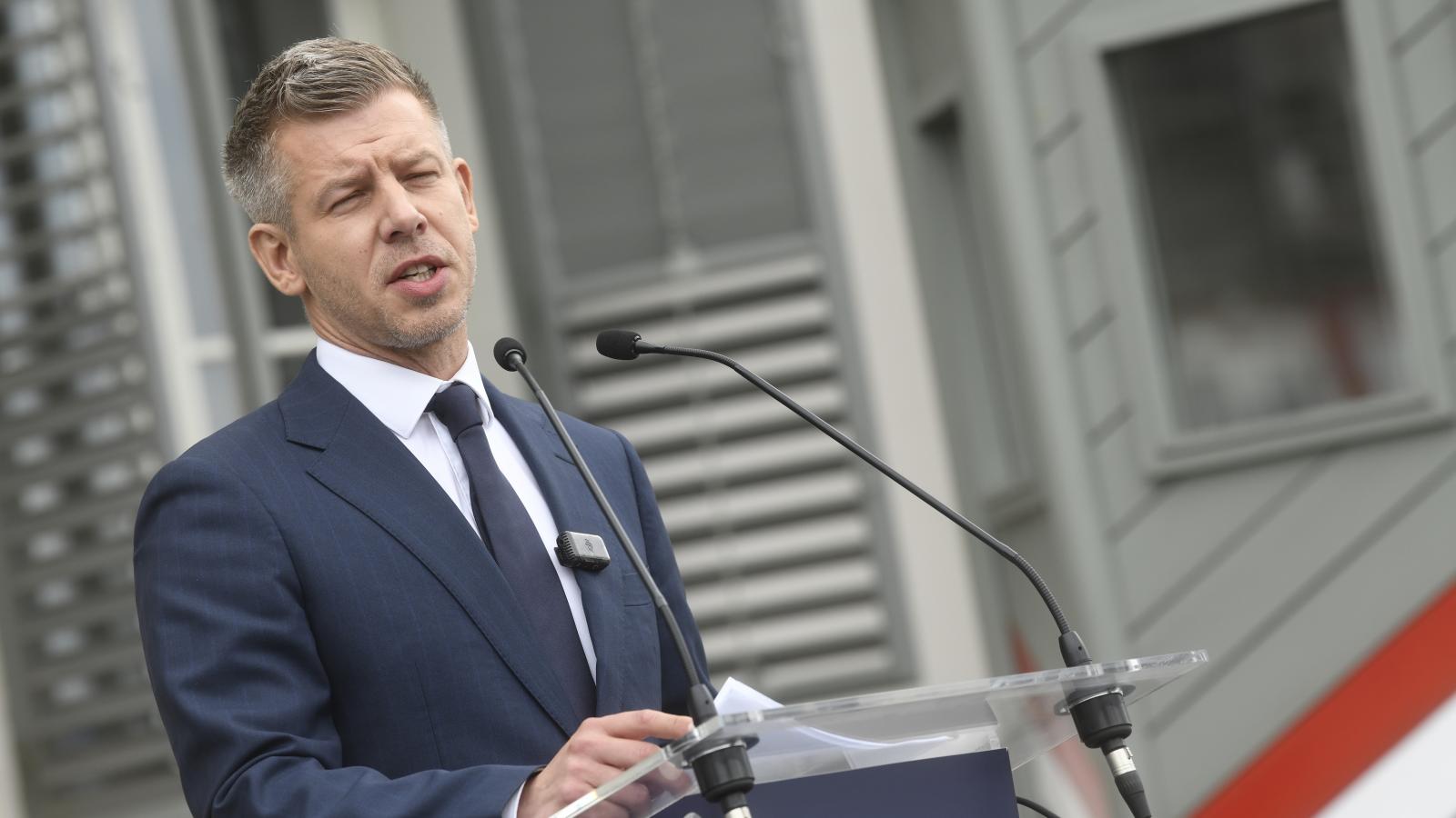 Magyar Péter sajtótájékoztatója a Sándor-palota előtt június 1-jén 