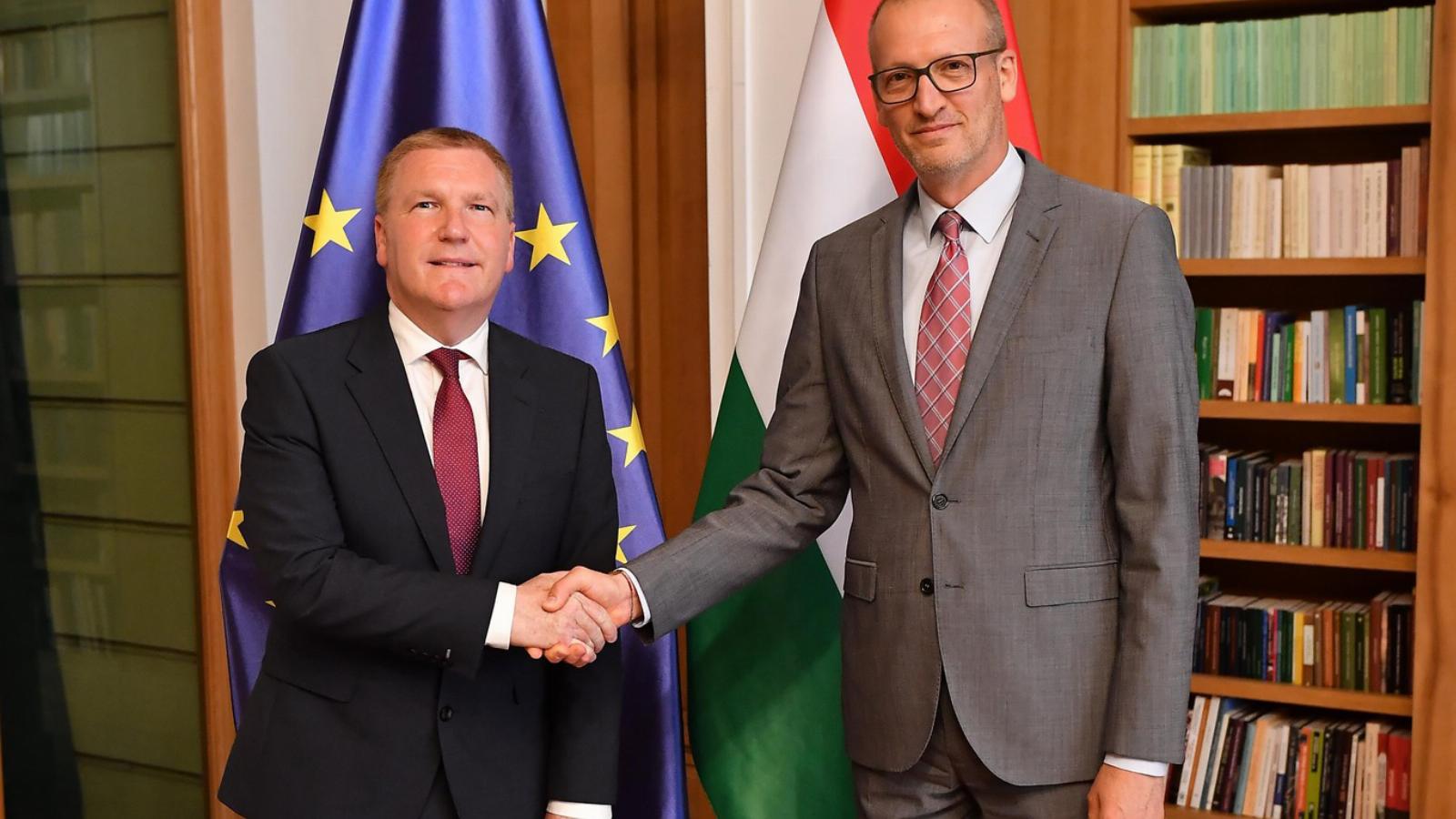 Tarr Zoltán és Michael McGrath uniós biztos Budapesten június 2-án 