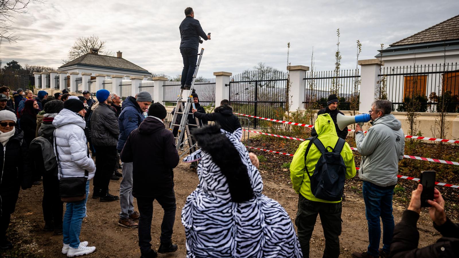 Zebrales Hadházy Ákos egyik hatvanpusztai demonstrációján 