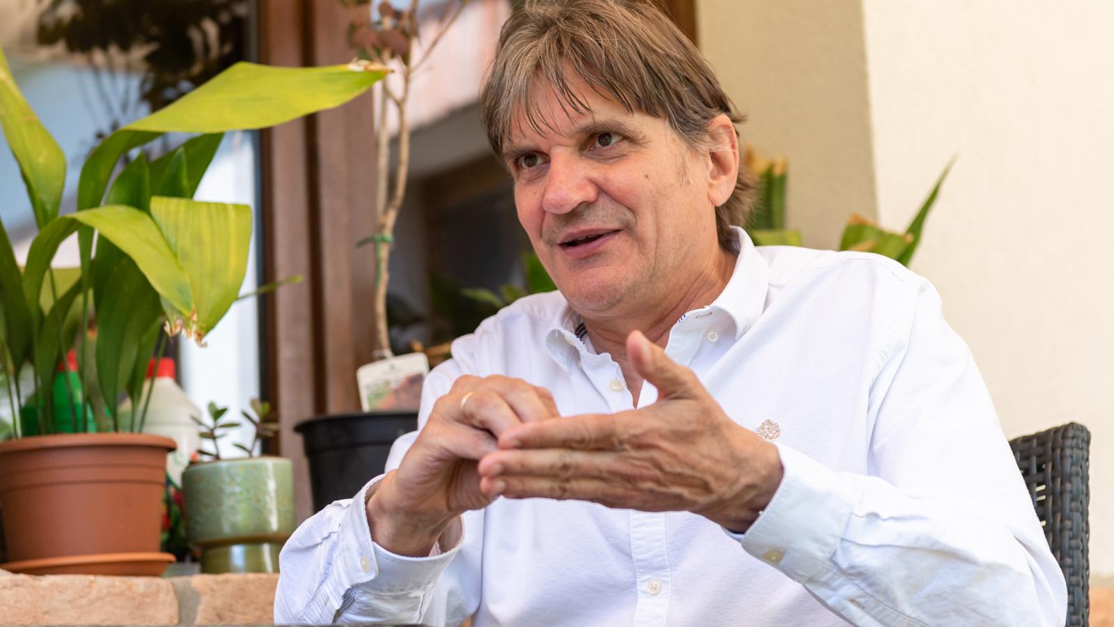 Heindl Péter nem titkolja, hogy örült a Tisza győzelmének, ám ha a mostani kormány megismétli elődje hibáit, ő újra akcióba lép