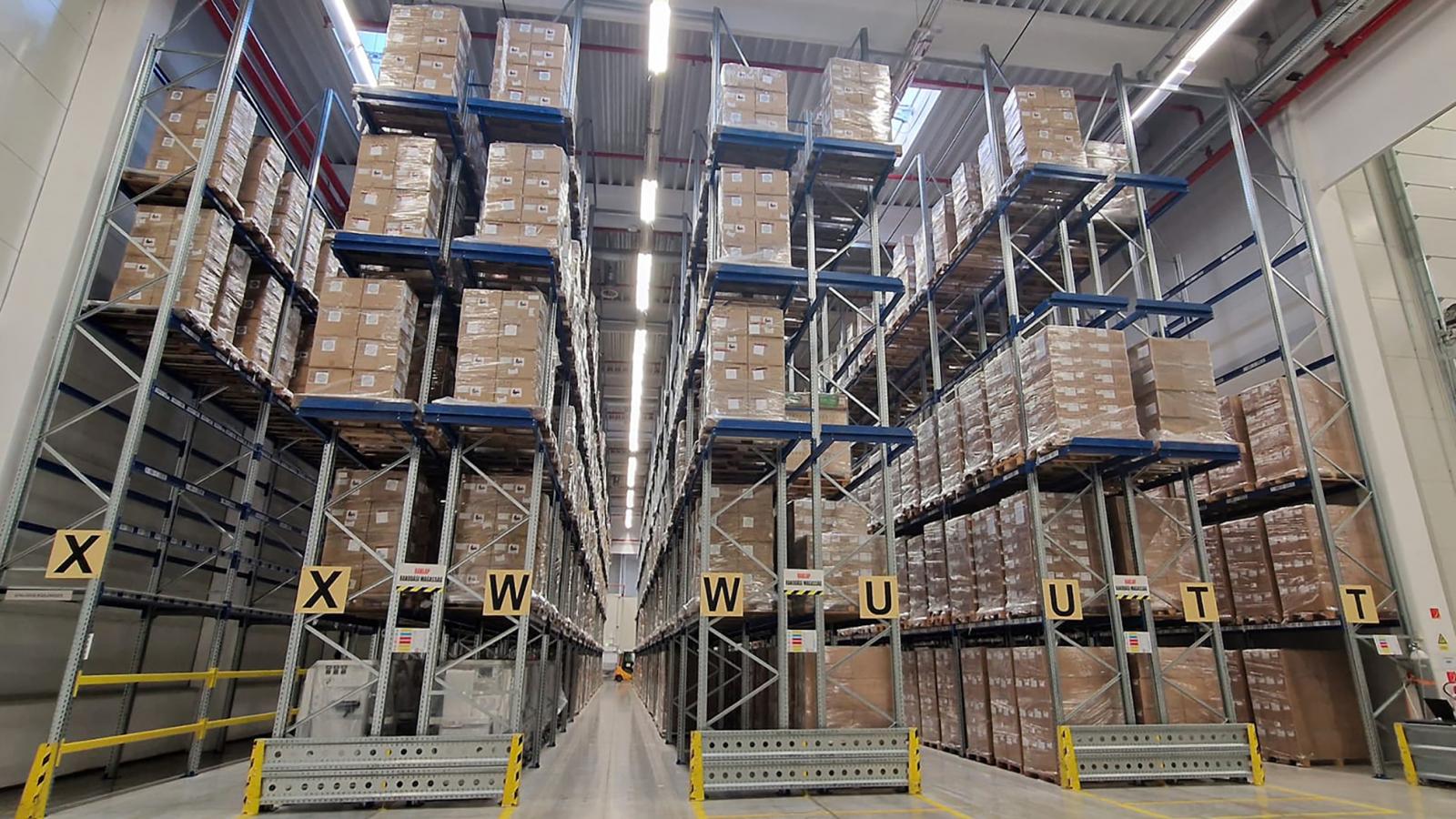 Raktárban porosodó lélegeztetőgépek. 300 milliárdot fizettünk értük