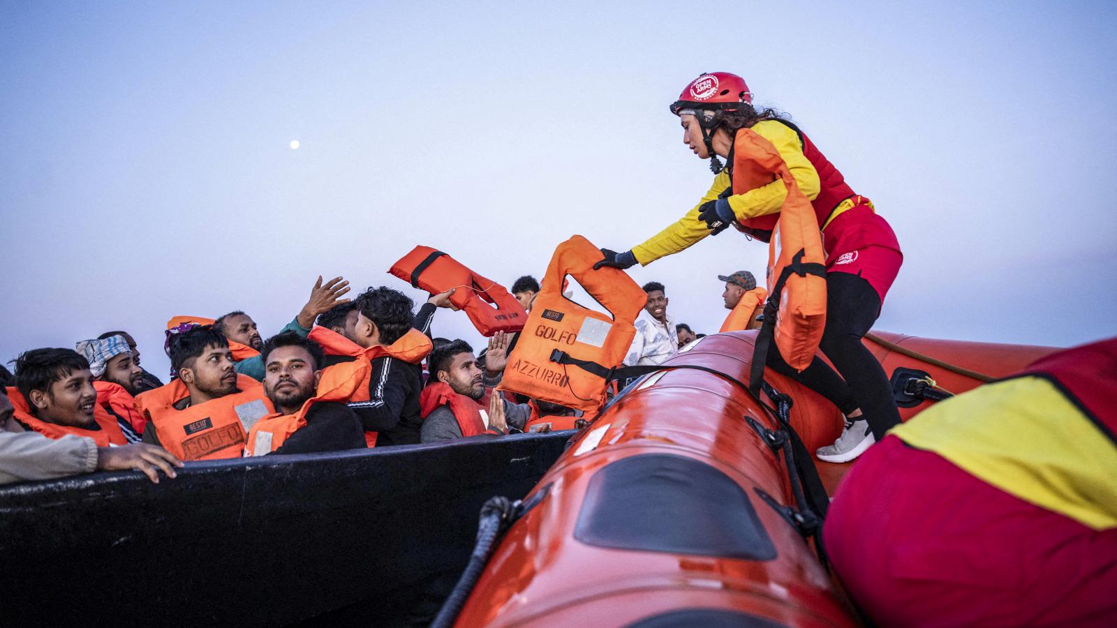 A mostani visszaküldési szabályok már azt is lehetővé teszik, hogy az elutasított menedékkérőket EU-n kívüli visszatérési központokba vigyék, ha erről megállapodás születik az adott harmadik országgal