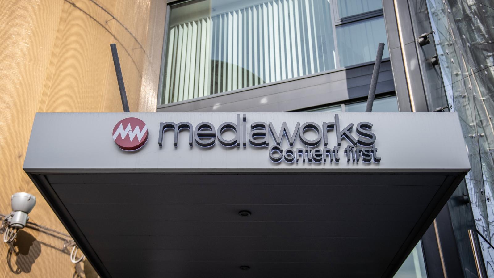 Mediaworks logo a társaság irodaházán, az Üllői úton.