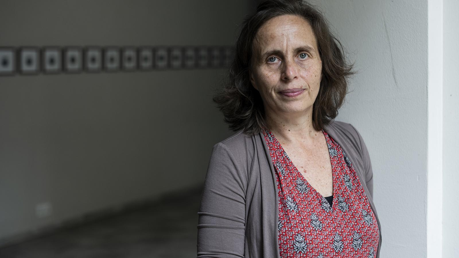 Tompa Andrea regényében szerepek és nézőpontok szarkasztikus ötvözetéből kerekedik ki a korabeli művészeti közélet esszenciája