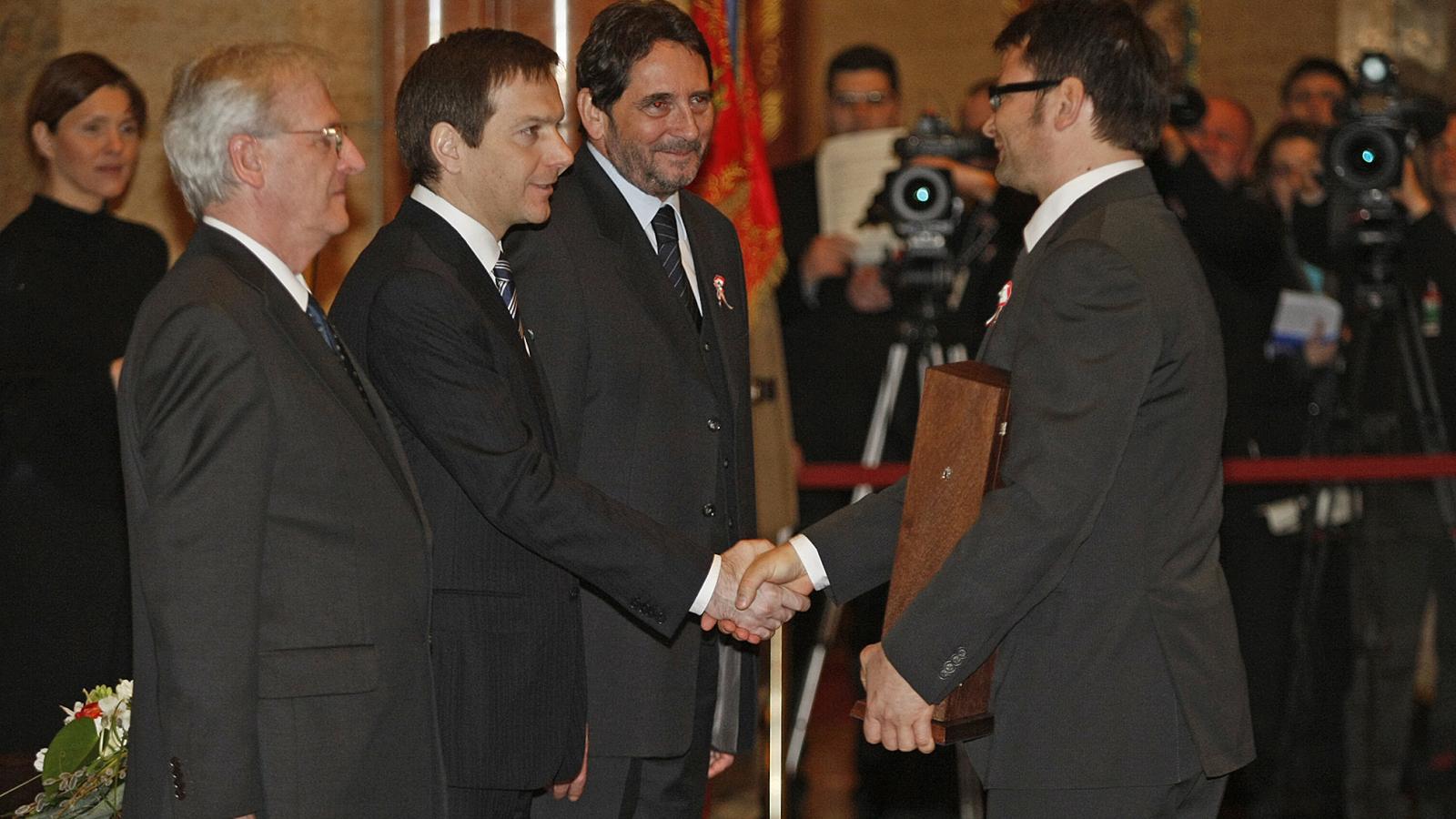 Lovasi András 2010-ben, már a díj átvételekor azt mondta, hezitálva vette át az elismerést
