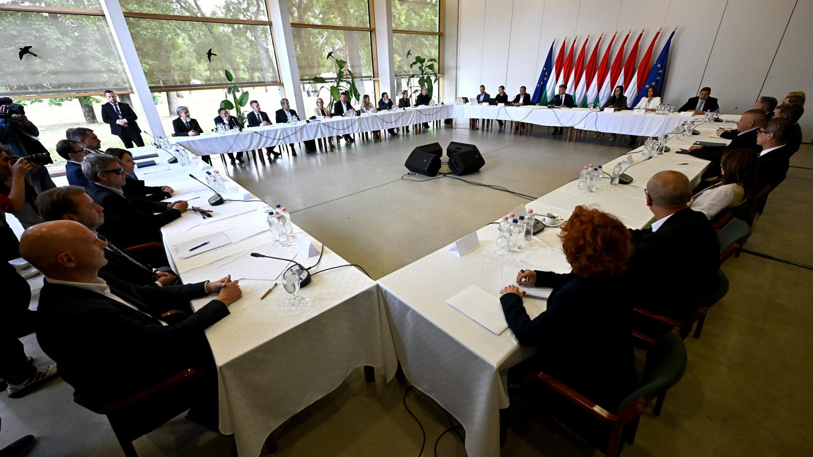 A Tisza-kormány elsõ, kihelyezett ülése az Ópusztaszeri Nemzeti Történeti Emlékparkban 2026. május 13-án.
