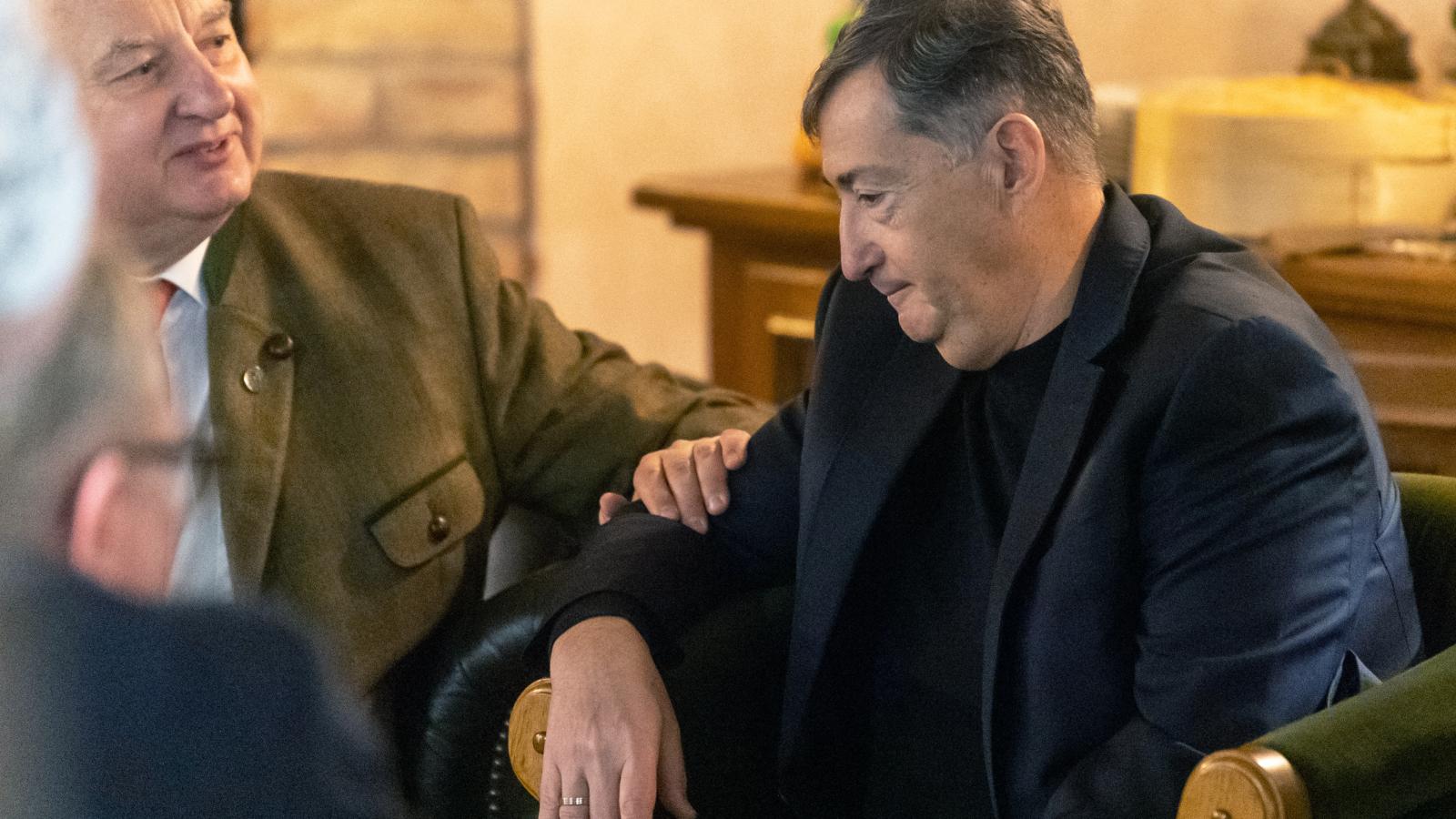 Semjén Zsolt és Mészáros Lőrinc. Véget érhet az állami támogatás
