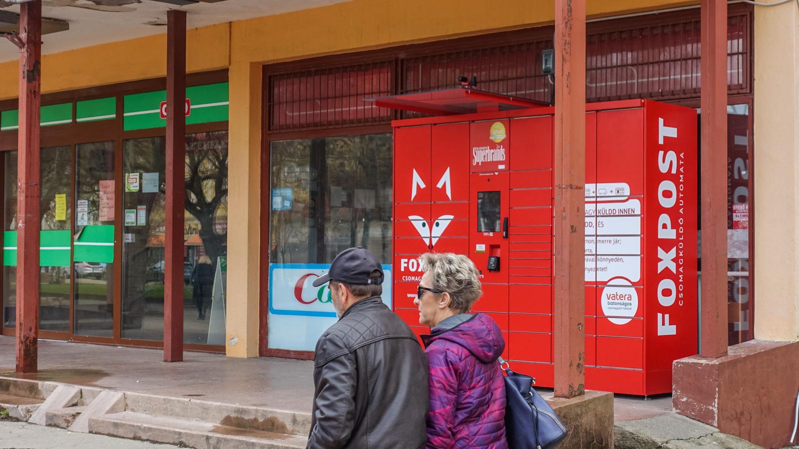 Tele vannak az automaták, sokan még a vámok előtt rendeltek