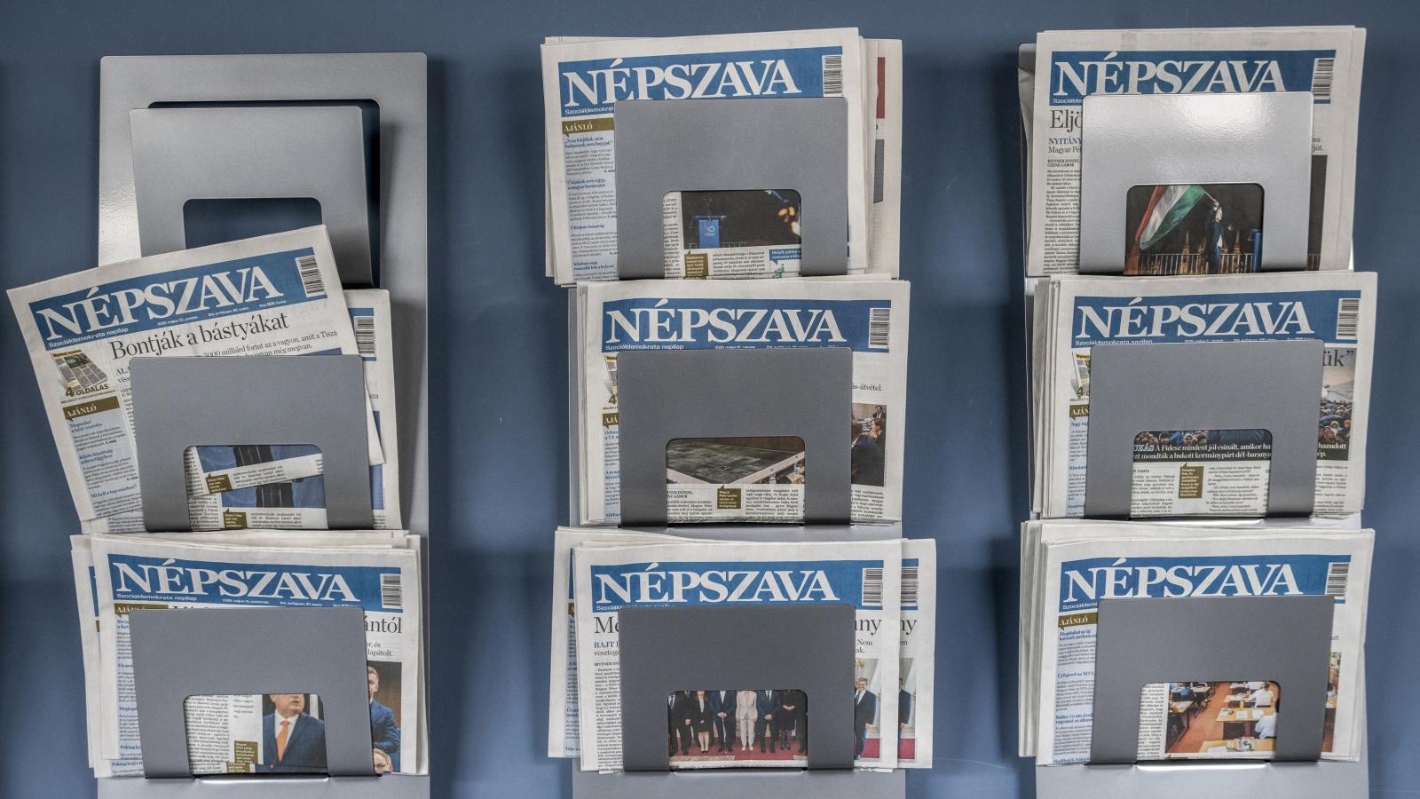 A Népszava utolsó lapszámai. A nyomtatott napi sajtó bástyái is ledőlnek