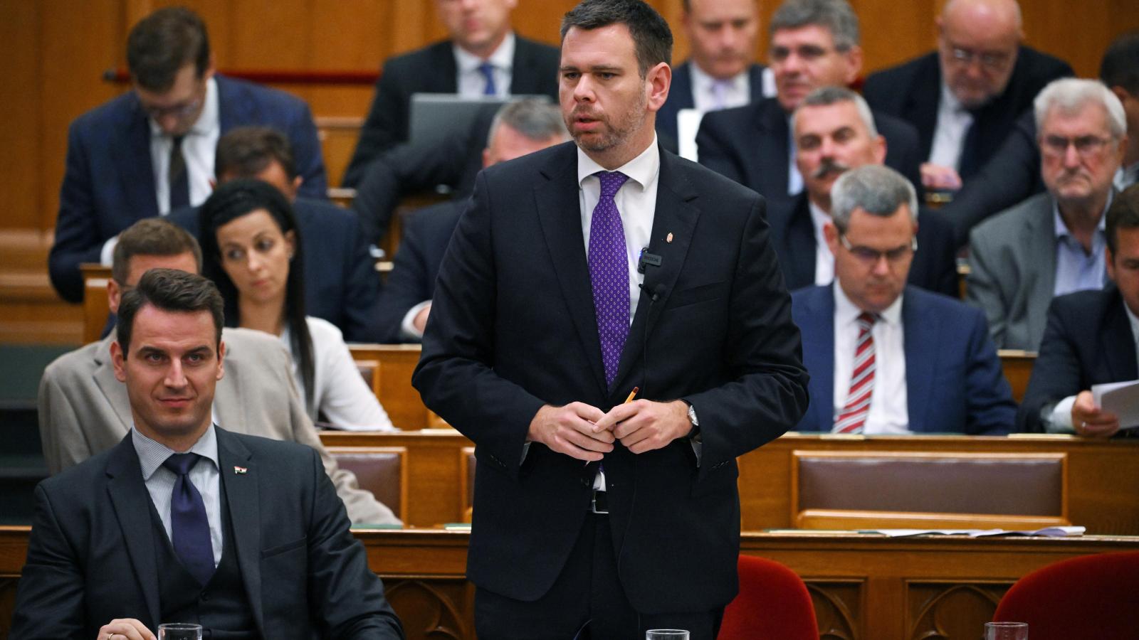 Vitézy Dávid közlekedési és beruházási miniszter