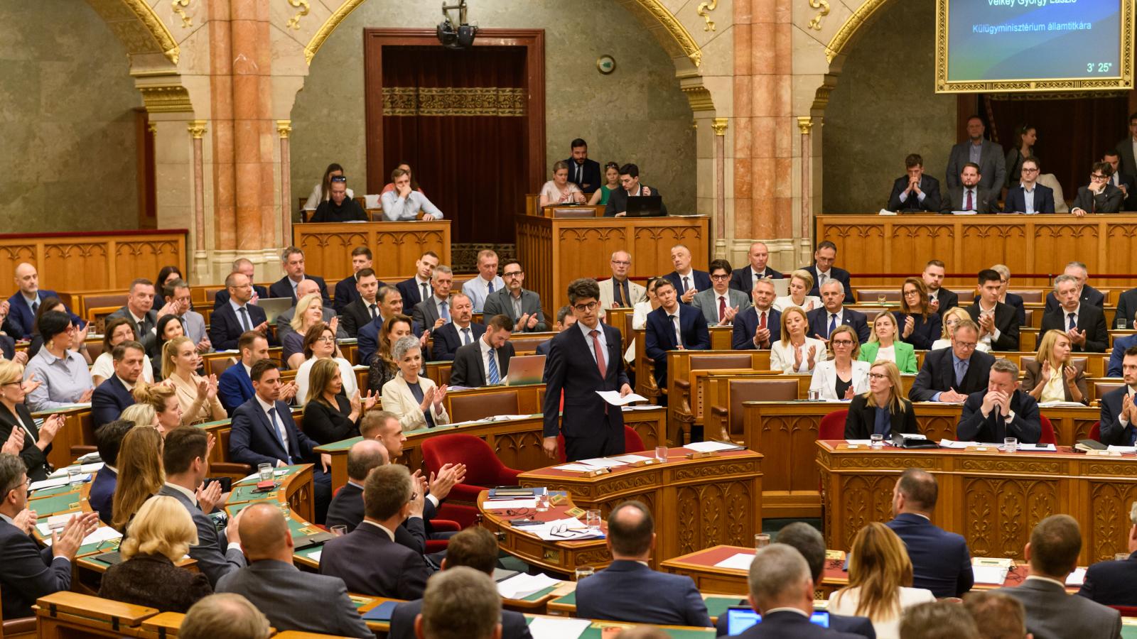 Az Országgyűlés rendkívüli ülése 2026. július 7-én