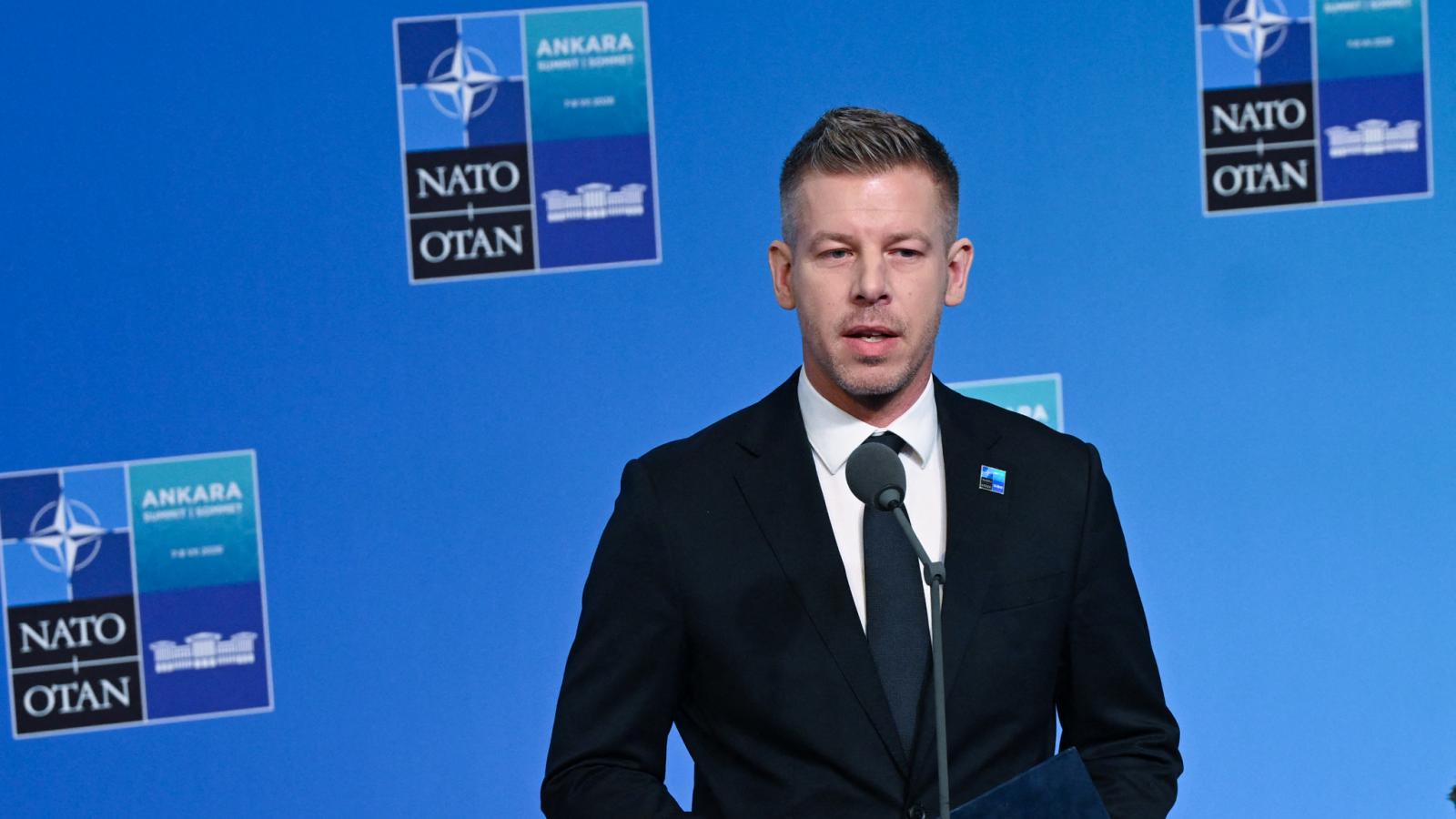 Magyar Péter sajtónyilatkozatot tesz az Észak-atlanti Tanács ülésének fő ülése előtt a NATO állam- és kormányfőinek 36. csúcstalálkozójának második napján, Ankarában, Törökországban, 2026. július 8-án