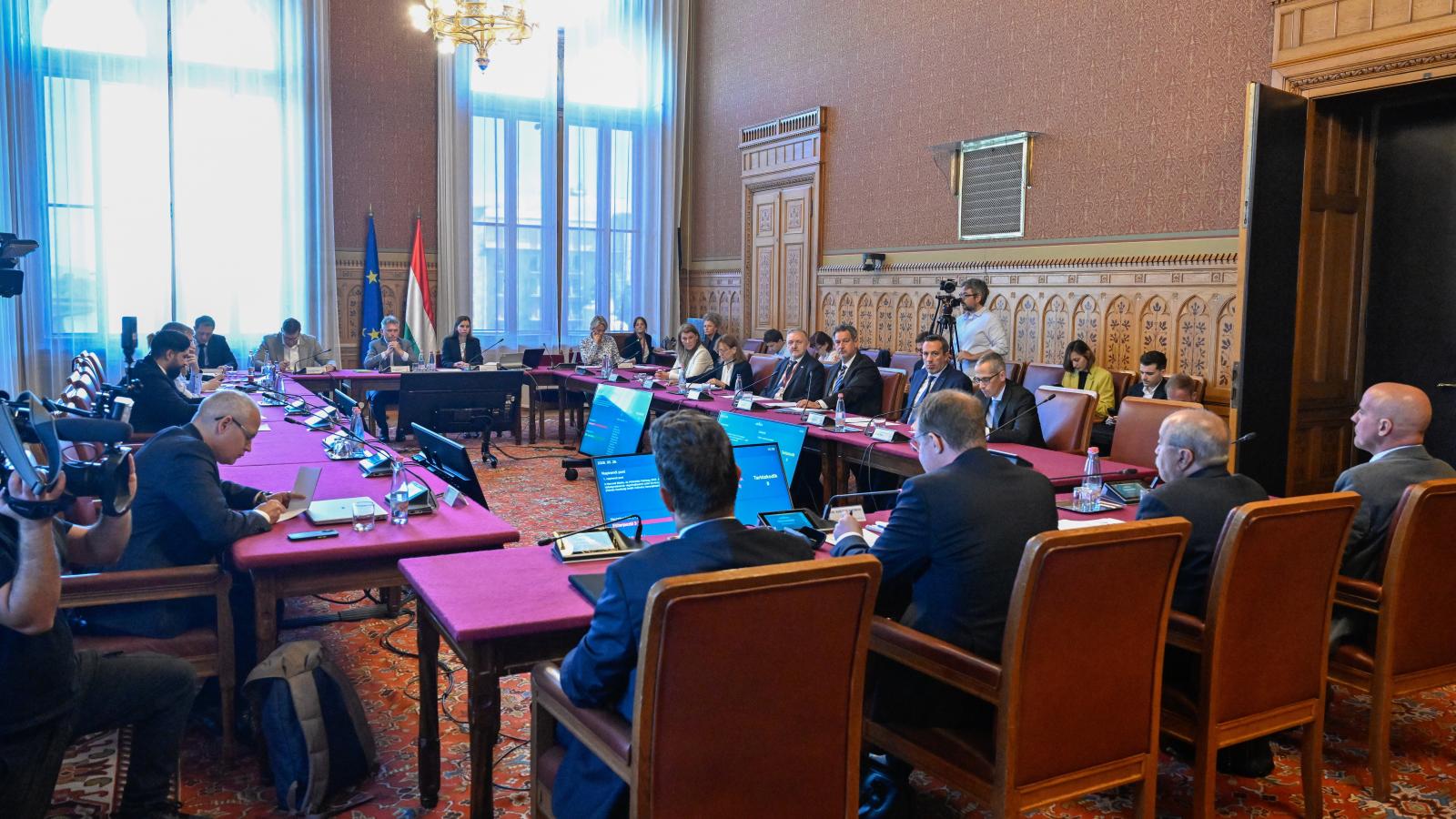 Koltay András, az NMHH elnökének meghallgatása az Országgyűlés pénzügyi és költségvetési bizottságának ülésén az Országházban május 26-án 