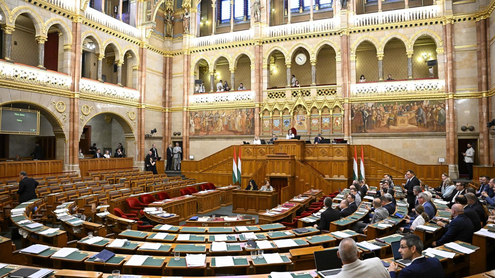 Illusztráció: Az Országgyűlés rendkívüli ülésén július 14-én 