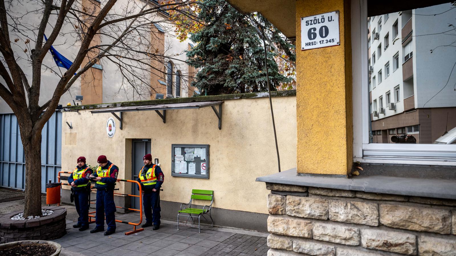 Rendőrségi razzia a Szőlő utcai javítóintézetnél 2025. december 9-én. 