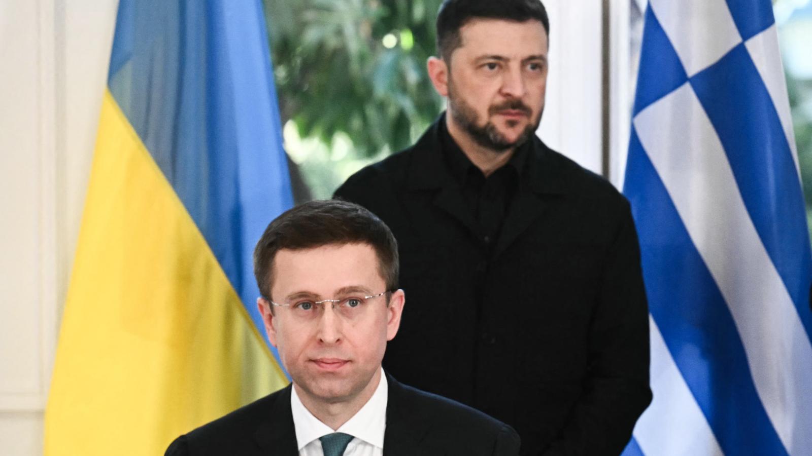 Volodimir Zelenszkij Szerhij Koreckijt,  a Naftohaz állami olaj- és gázipari vállalat vezérigazgatóját szeretné a menesztett Julija Szviridenko kormányfő helyére kineveztetni. 