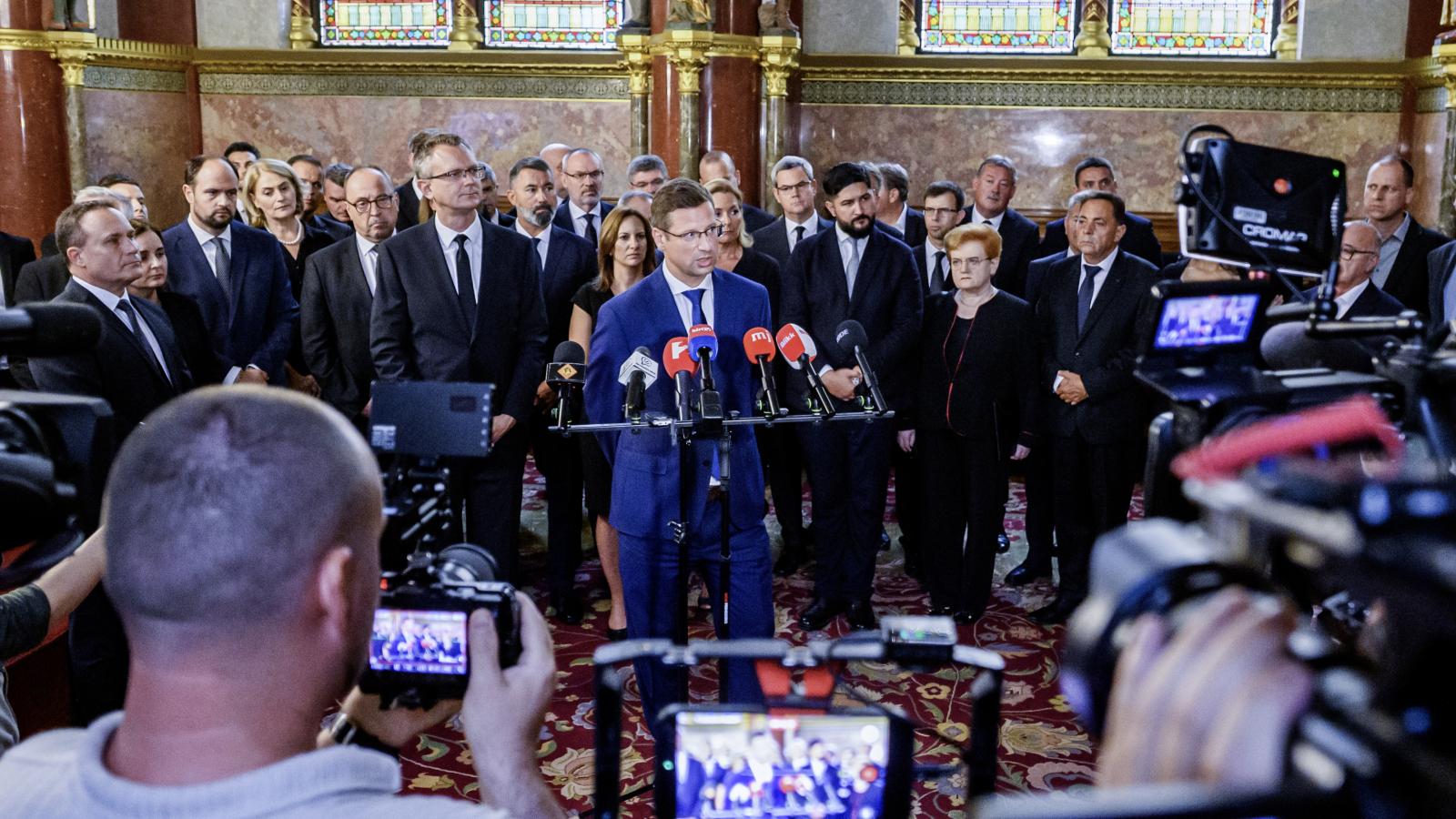 Gulyás Gergely távozása is a Fidesz szétesésének a jele, véli az osztrák napilap