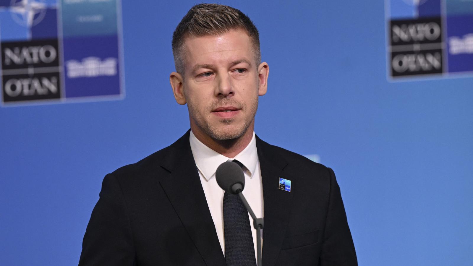 Magyar Péter az ankarai NATO-csúcson július 8-án