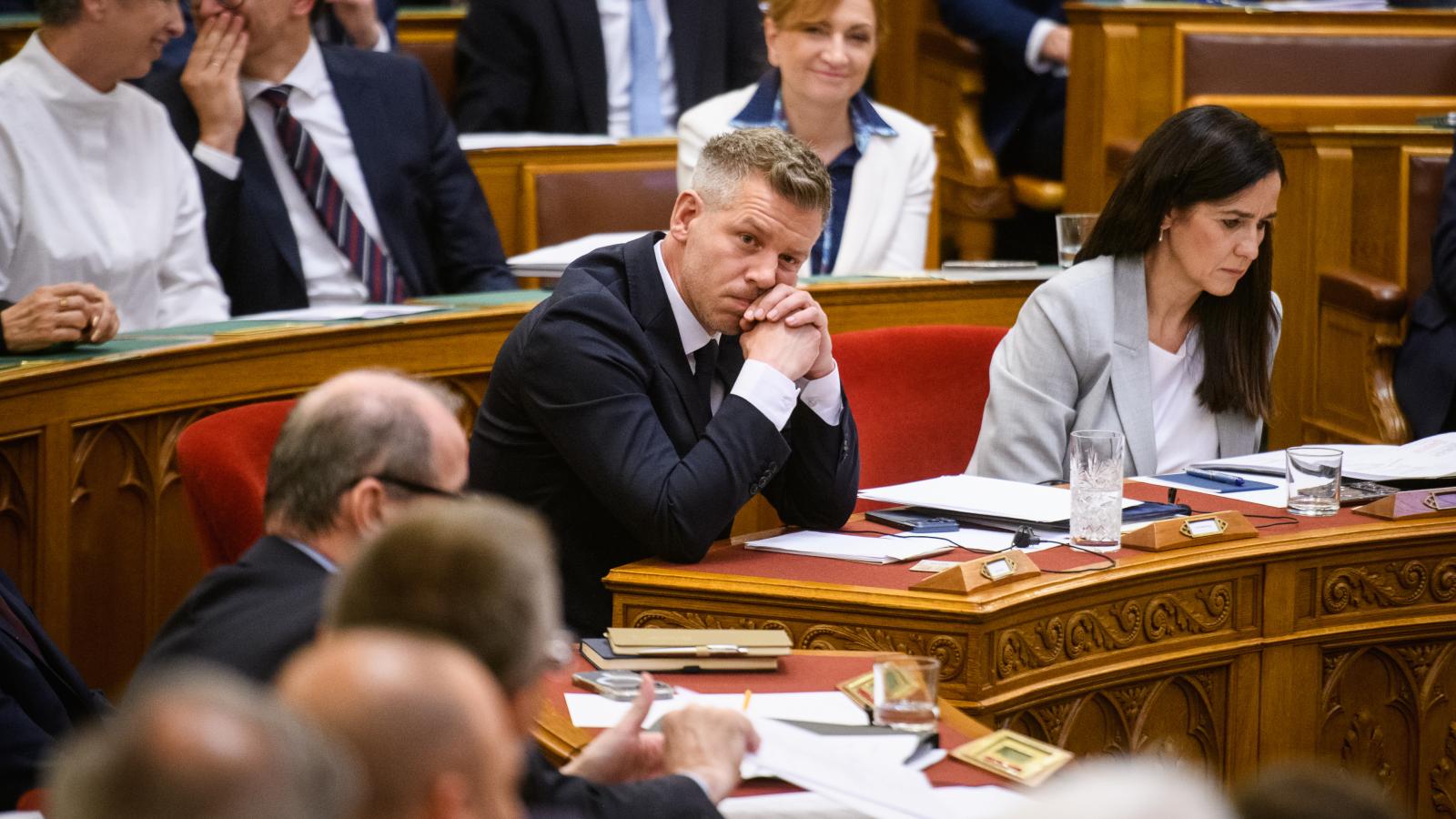 Magyar Péter miniszterelnök a T. Házban. Gondolkodóban