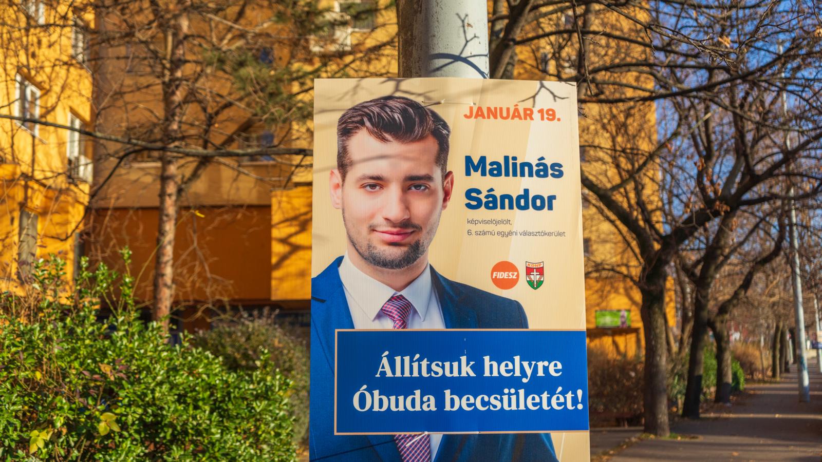 Az egyik kilépő plakátja 2025-ben