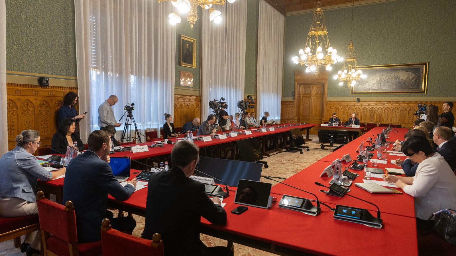 Az alkotmánybíró-jelöltek meghallgatása az Országgyűlés igazságügyi és alkotmányügyi bizottságának ülésén július 27-én