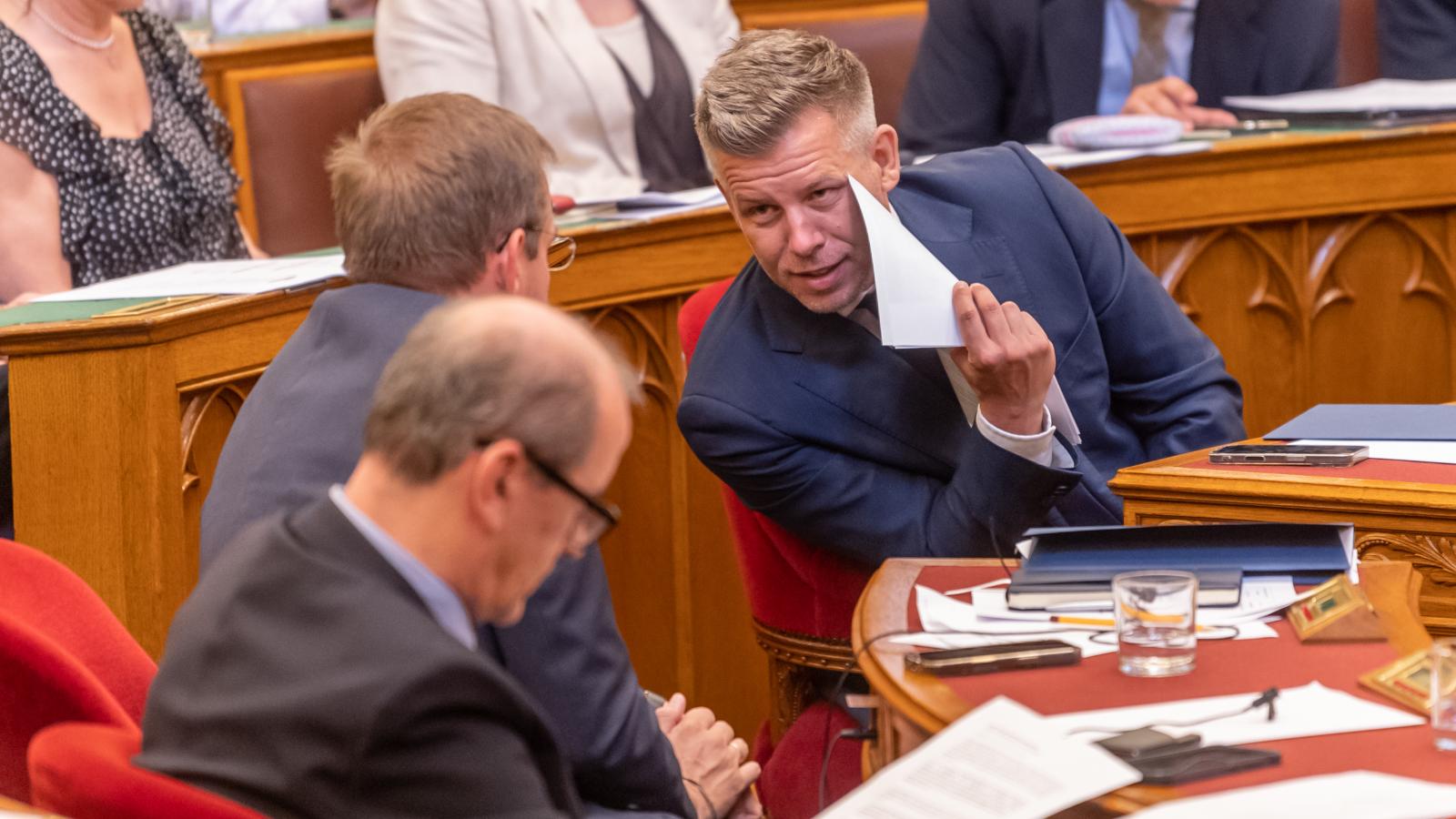 Az irreálisan magas népszerűségi mutatók most lassan kezdenek a helyükre kerülni, drámai mértékű átalakulásról szó sincs - mondja Horn Gábor