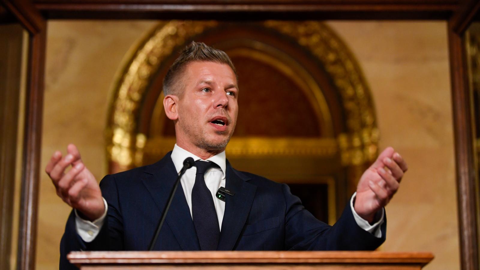 Magyar Péter az Országgyűlés rendkívüli ülésén július 13-án
