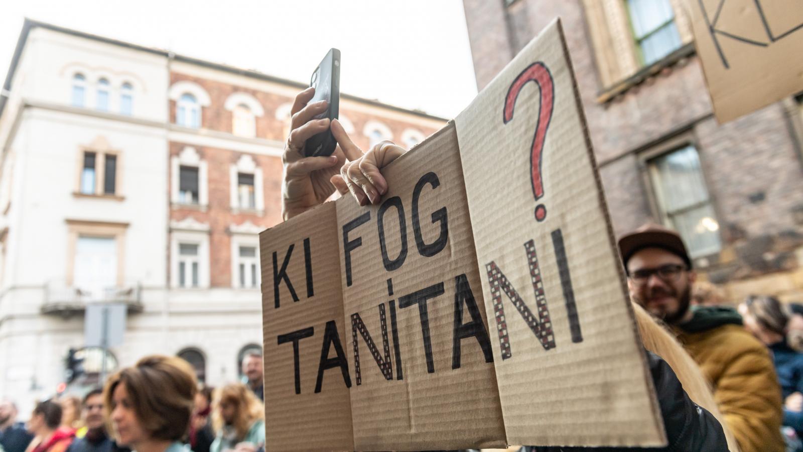 Segíteni akar a kormány, hogy az állást kereső pedagógusok és a pedagógusokat kereső iskolák egymásra találjanak