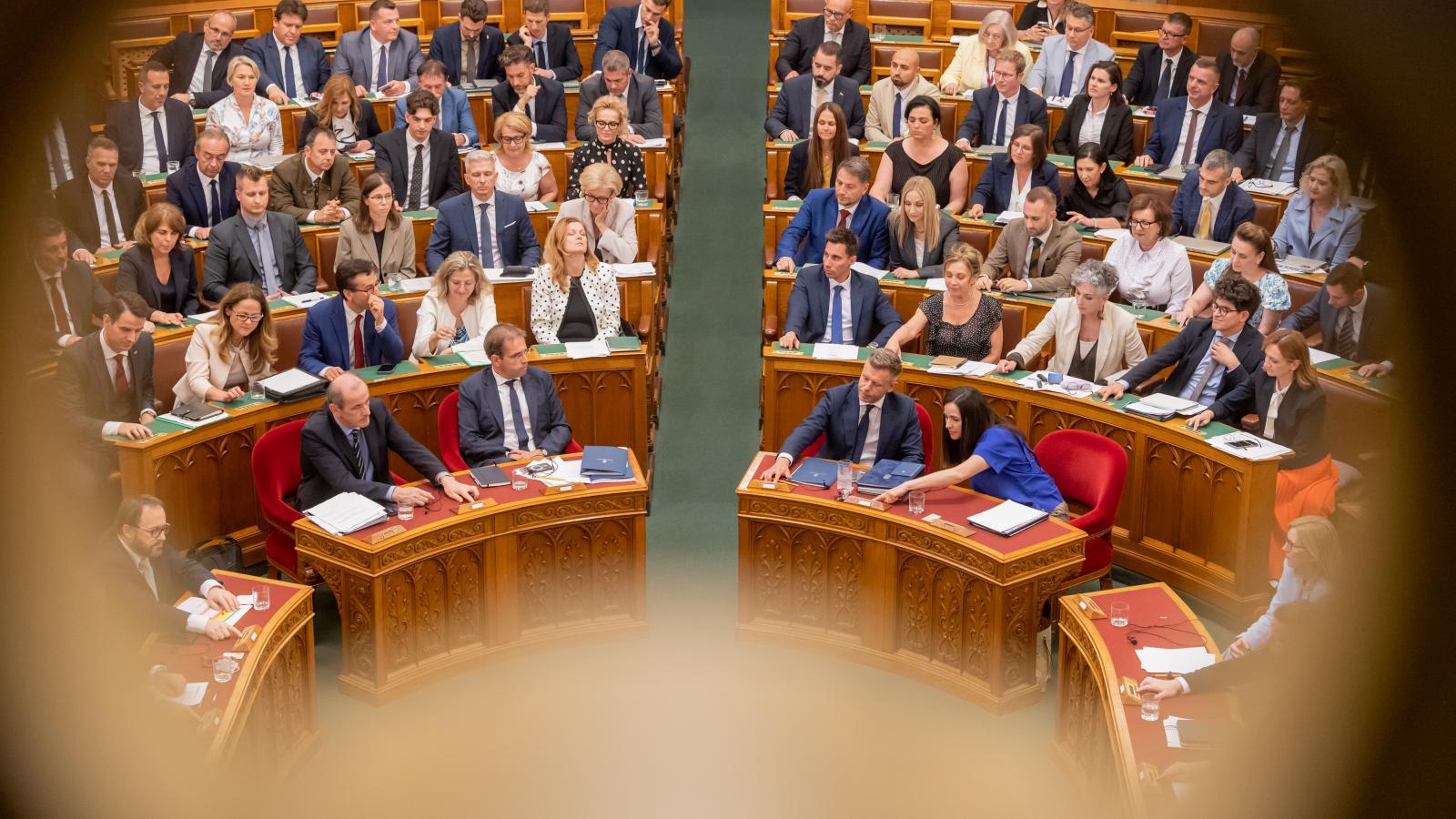 Három hónap elteltével még jócskán van mit beváltani, de harminc ígéretet már egész biztosan kipipálhat Magyar Péter pártja