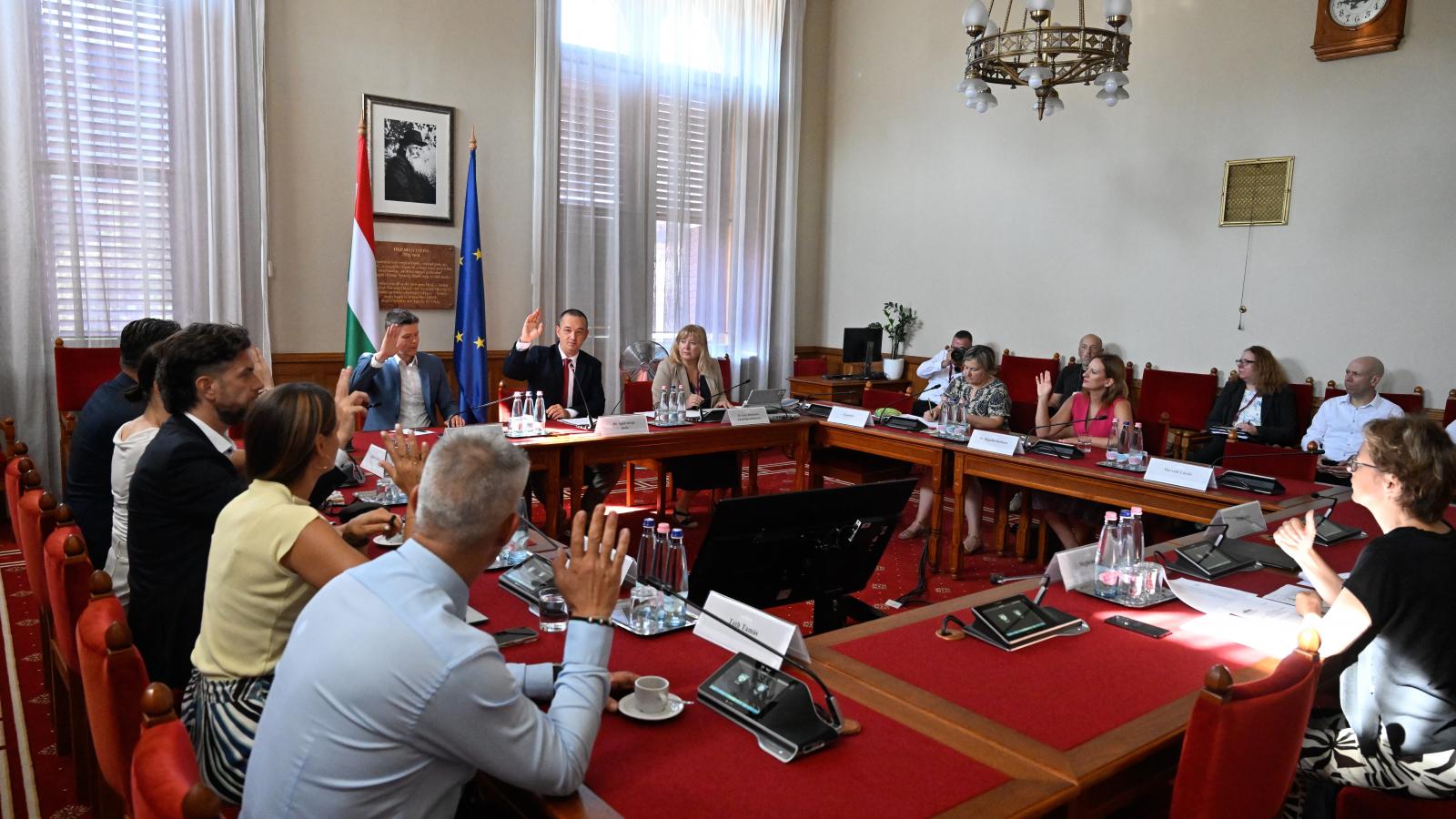 Az Országgyûlés nemzetbiztonsági bizottságának ülése az Országházban 2026. augusztus 5-én. Nem volt érdemi vita