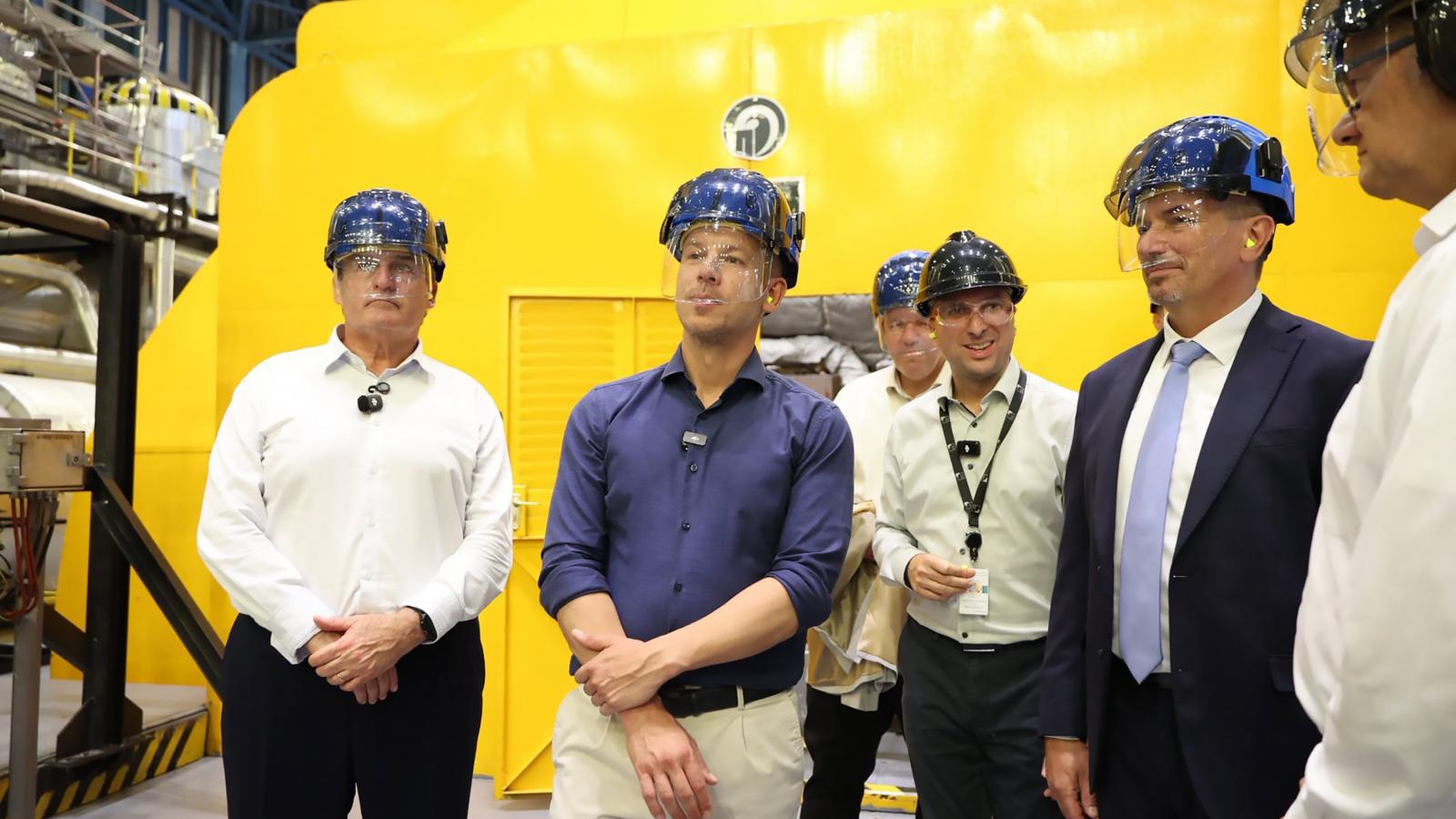 Magyar Péter és Kapitány István a Paksi Atomerőműben