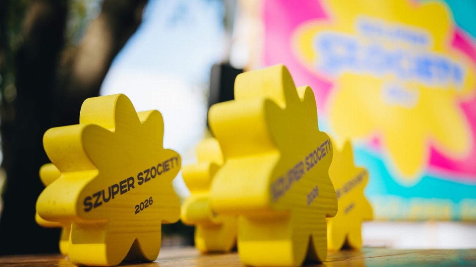 A díjakkal a Sziget olyan szakembereket, civil szervezeteket, közösségeket és közéleti szereplőket állít reflektorfénybe, akik innovatív és hiteles módon tesznek a fiatalok mentális egészségéért.
