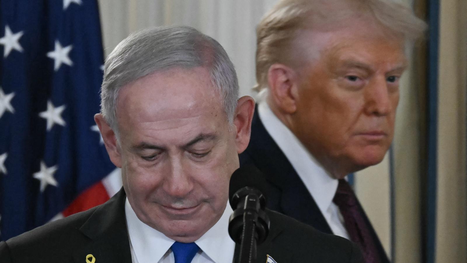 Ha Netanjahun múlna, a háború vég nélkül folytatódna. Ám Trump visszafogja
