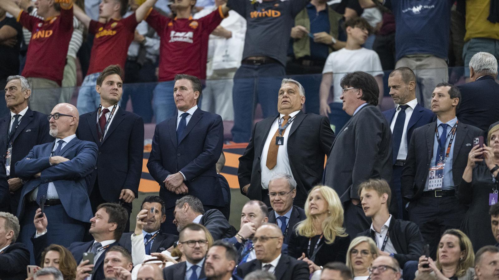 Az ing szűk, nincs rajta nagy mellény: inkább olimpiai bajnokokkal mondatták ki a Fidesz kampányüzeneteit