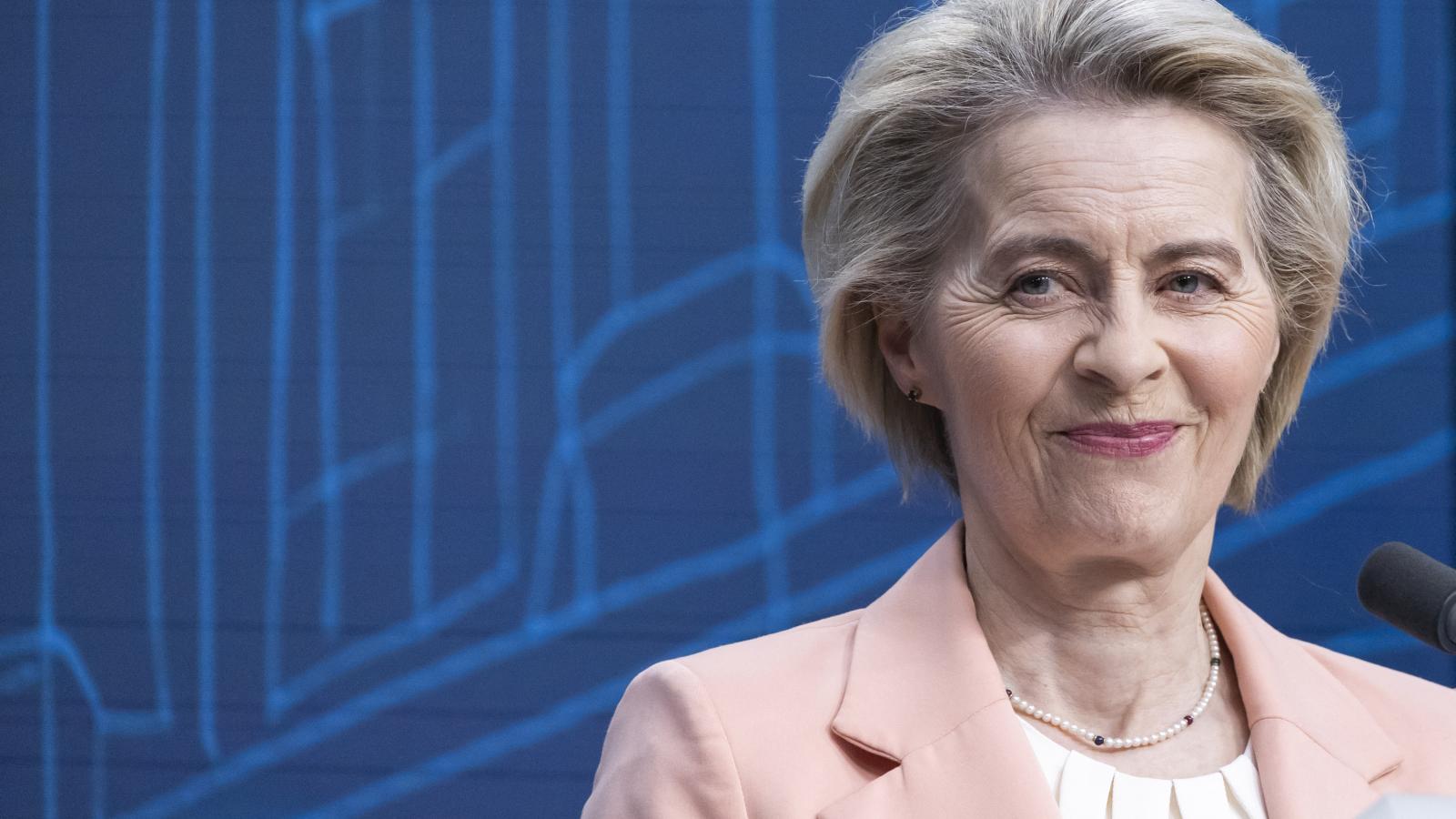 Aligha lehetett sok öröme Ursula von der Leyennek, amikor az Európai  Bizottság munkahelyi körülményeiről szóló jelentést olvasta 