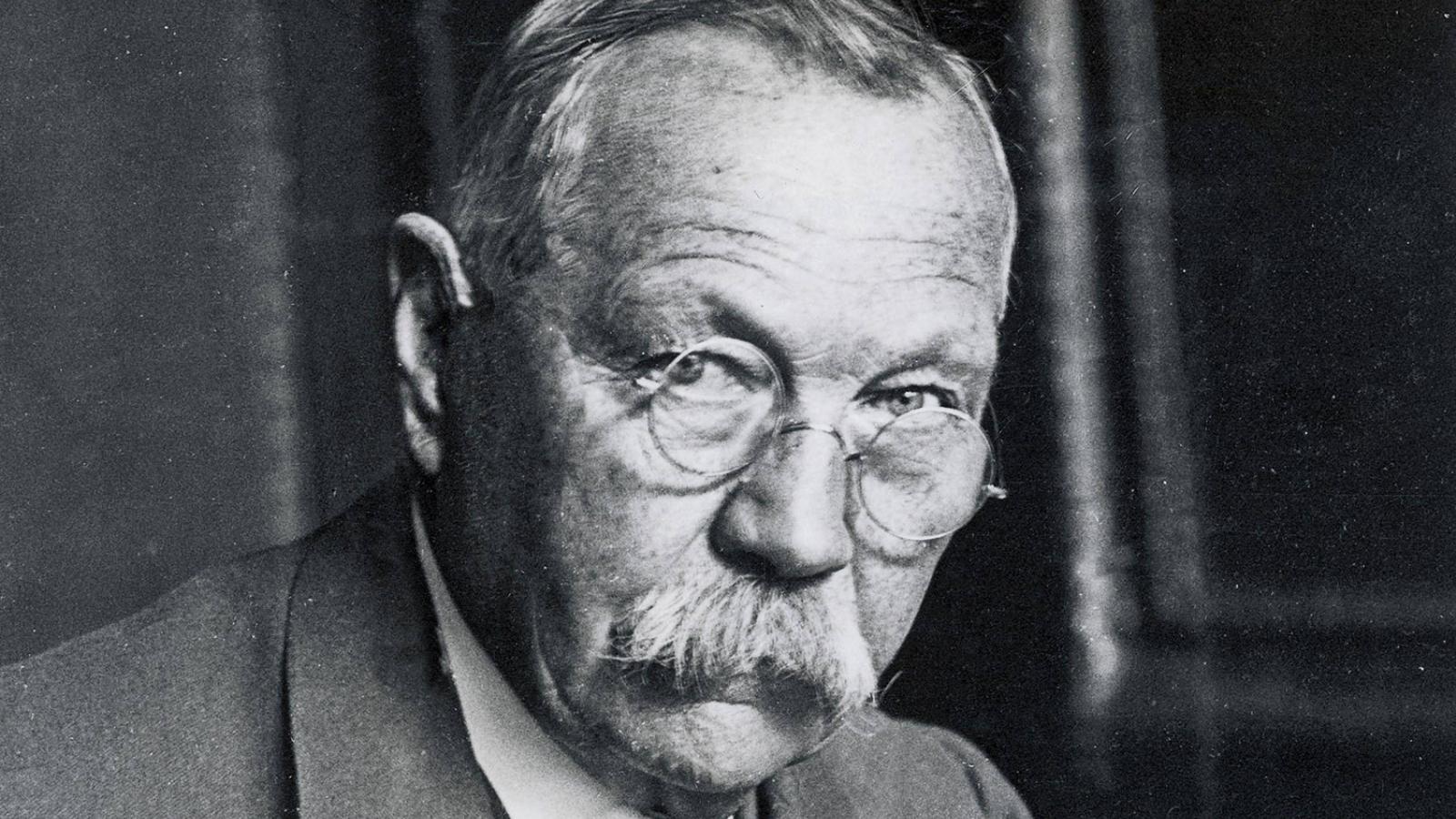 Arthur Conan Doyle, a  Sherlock Holmes élete második felében a spiritizmus egyik legismertebb szószólója lett