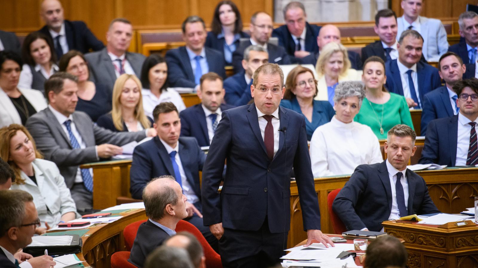Ruff Bálint Miniszterelnökséget vezető miniszterhez került a Nemzeti Információs Központ és a Védelmi Igazgatási Hivatal