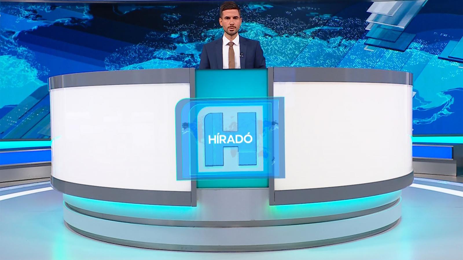 Kis Máté, a megújult M1 Híradó műsorvezetője az augusztus 20-i adásban.