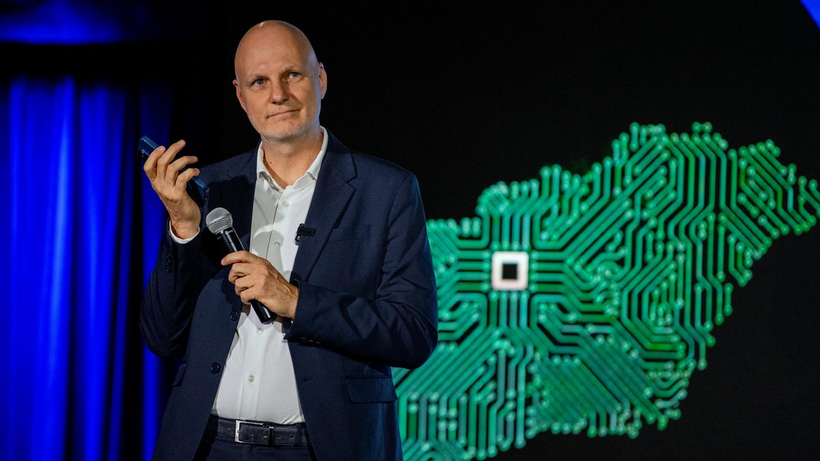 Mesterséges intelligencia van nála, és Tanács Zoltán nem fél használni